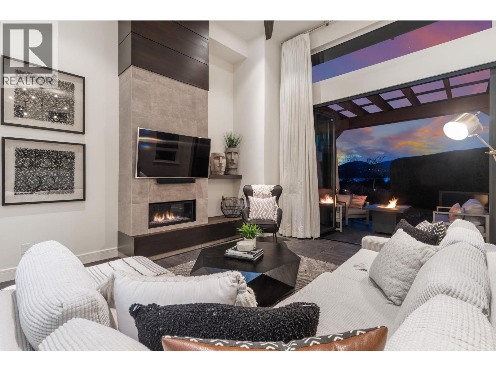 3756 Lakeshore Road Unit# 5