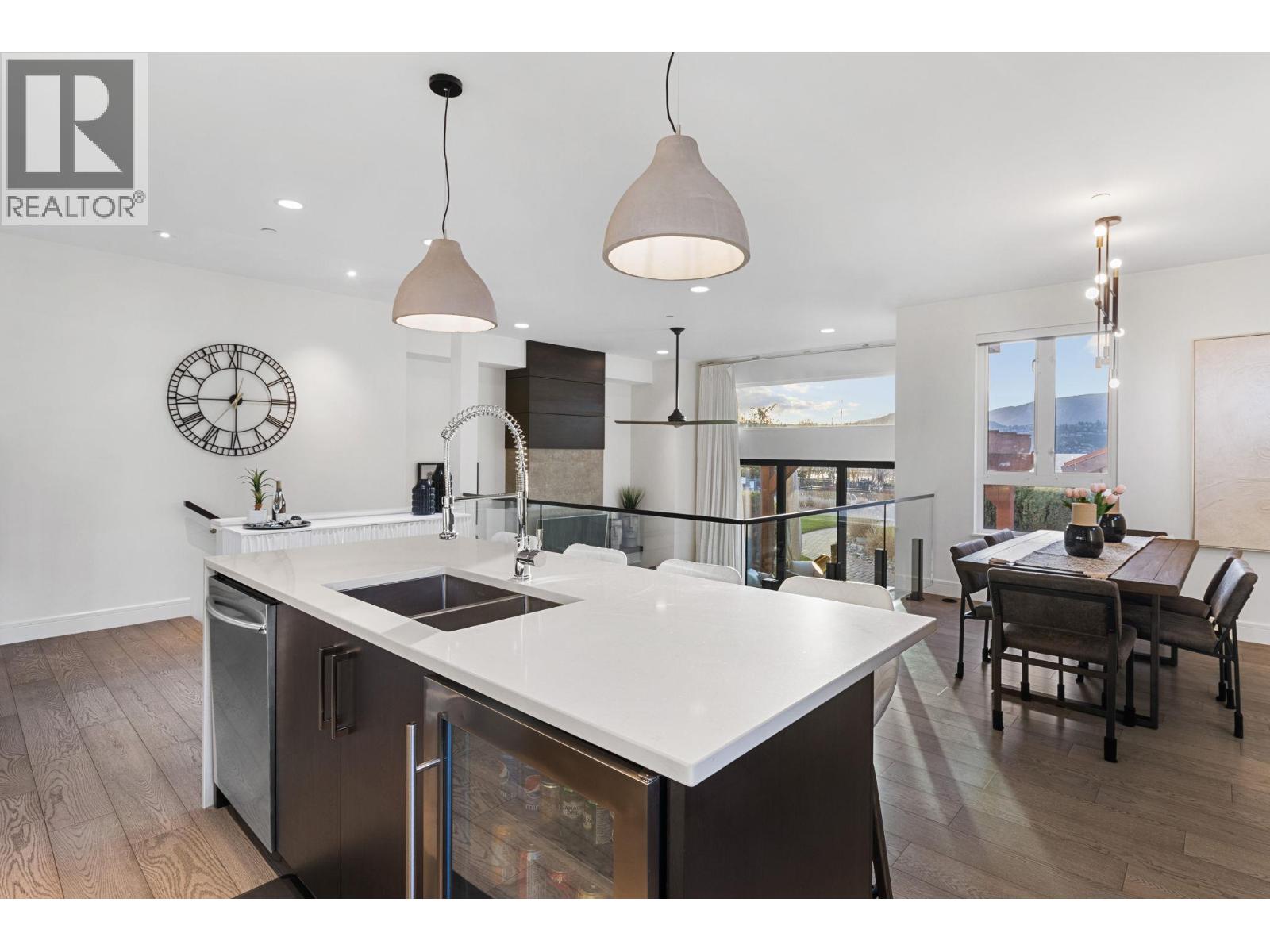 3756 Lakeshore Road Unit# 5