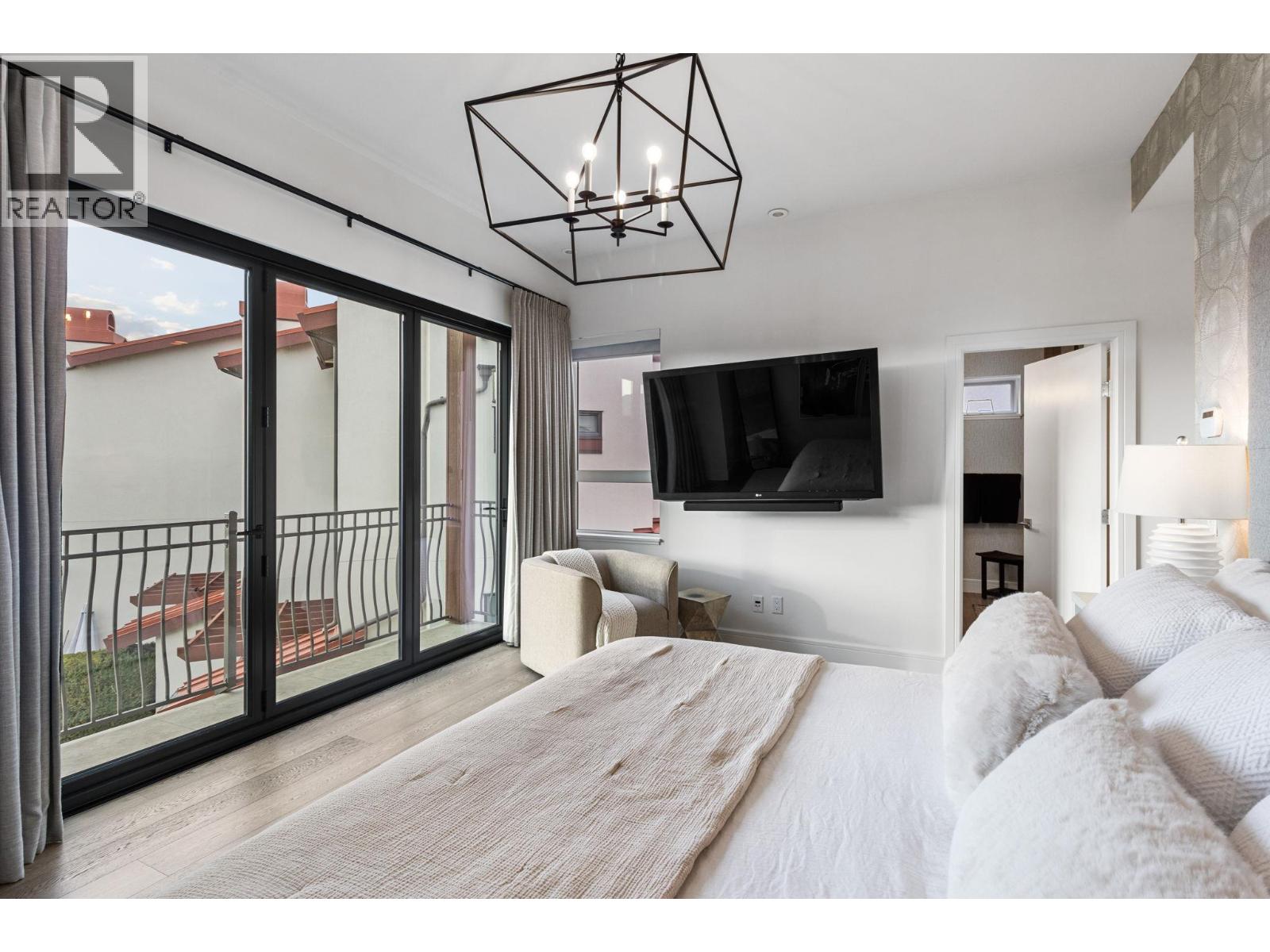 3756 Lakeshore Road Unit# 5