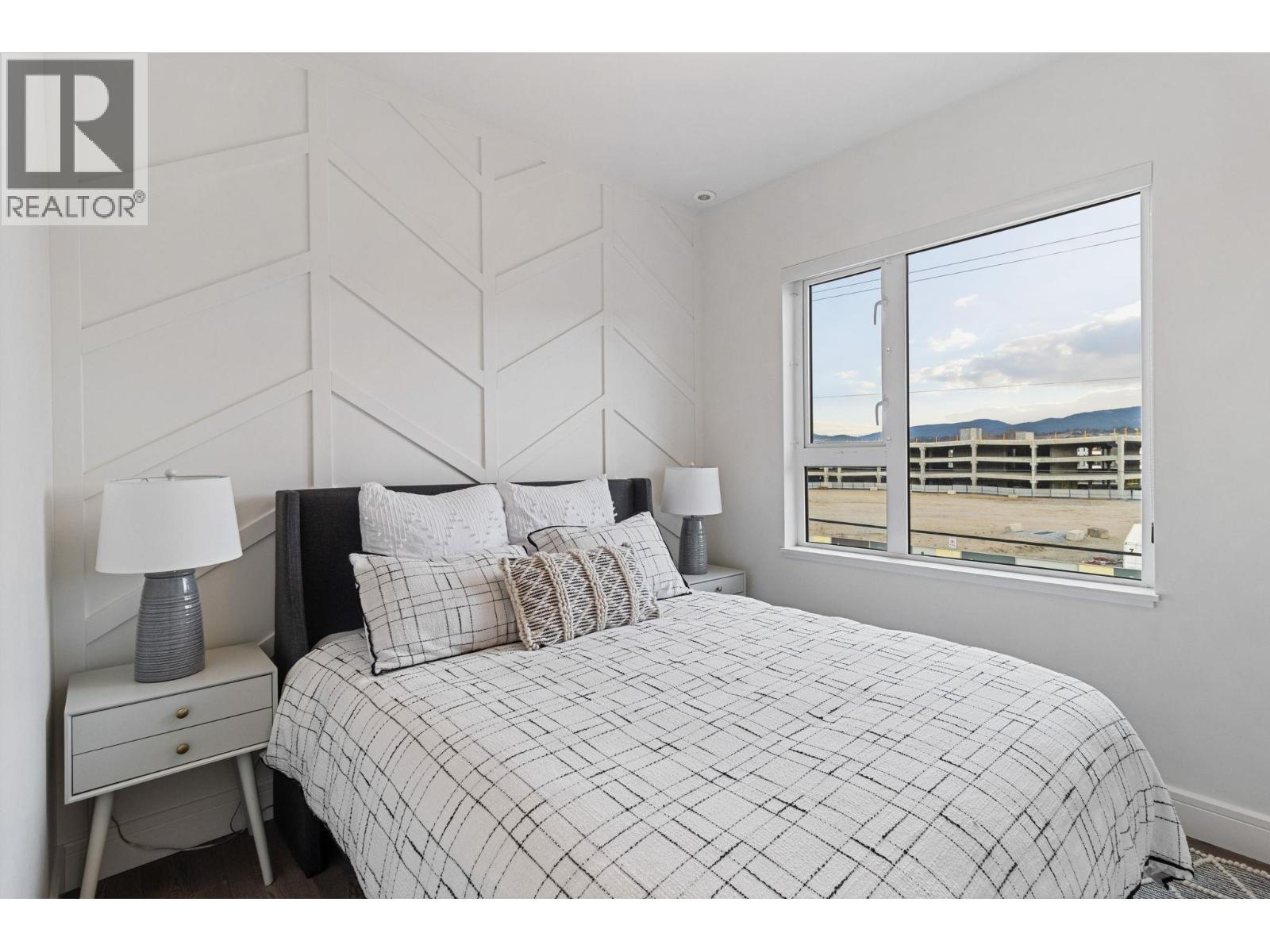 3756 Lakeshore Road Unit# 5