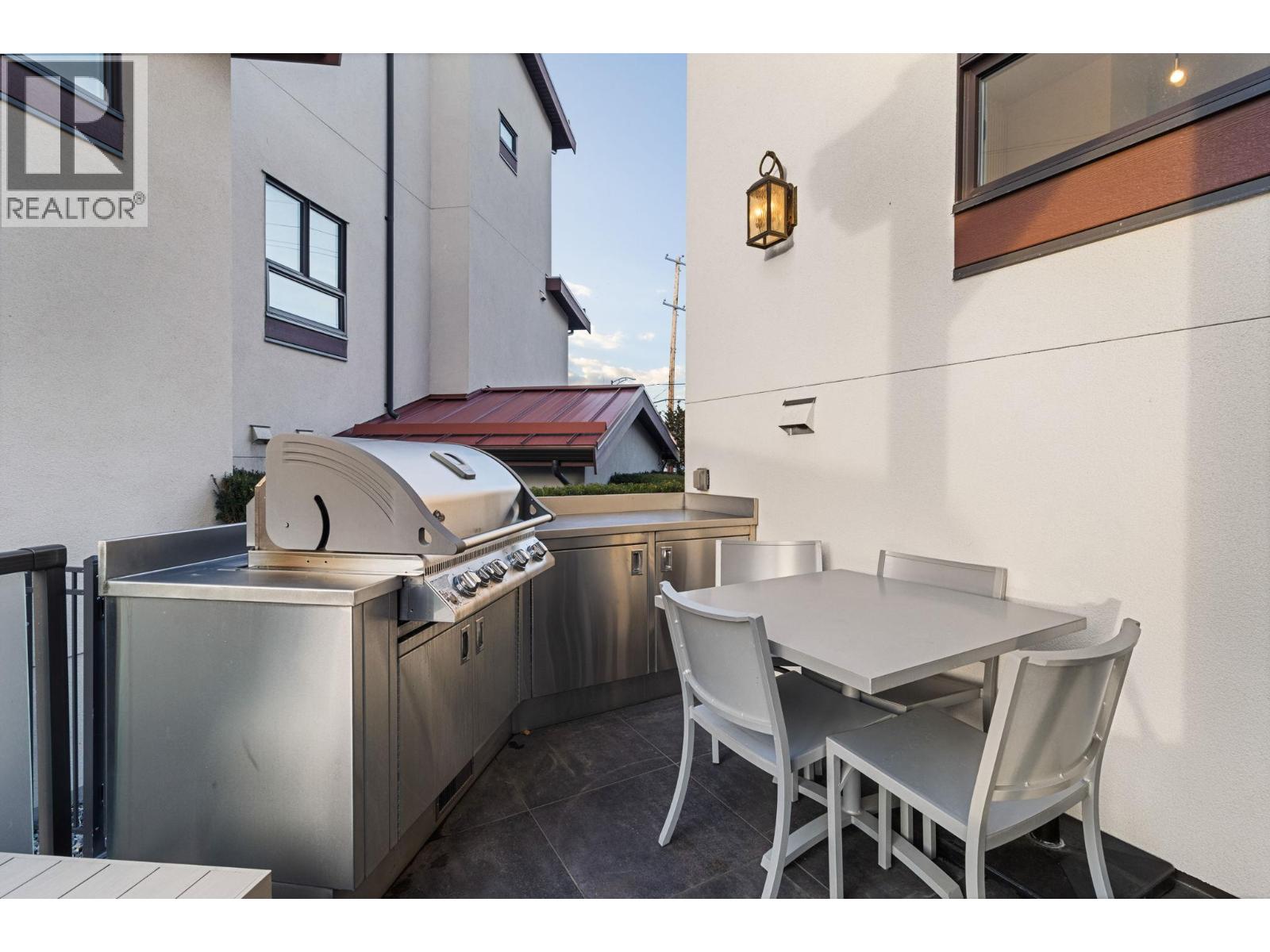 3756 Lakeshore Road Unit# 5