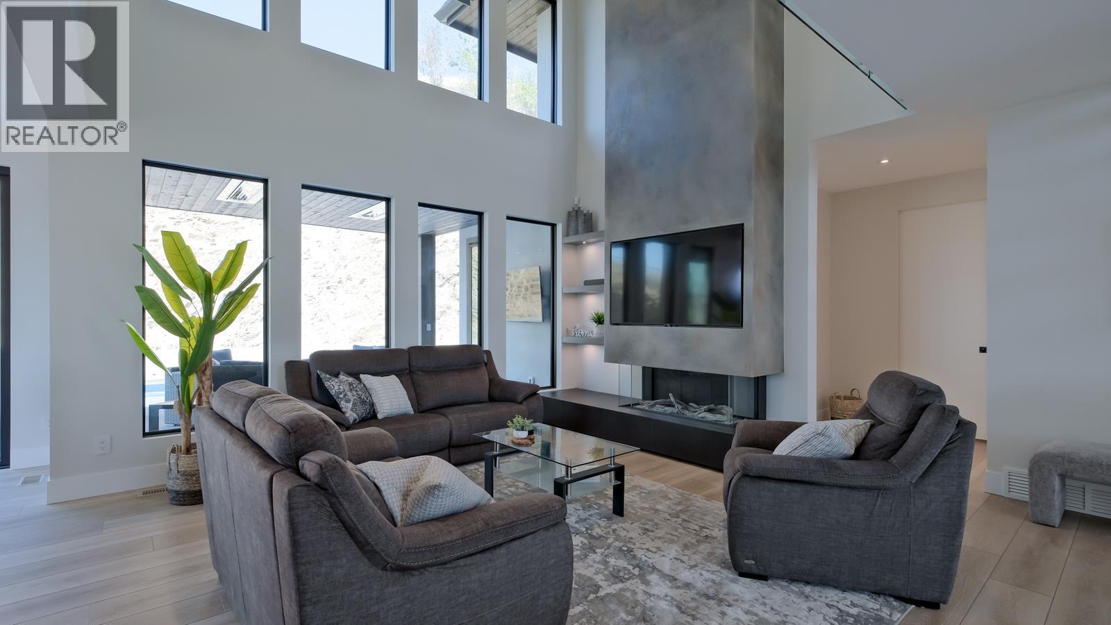 740 Pinehaven Court