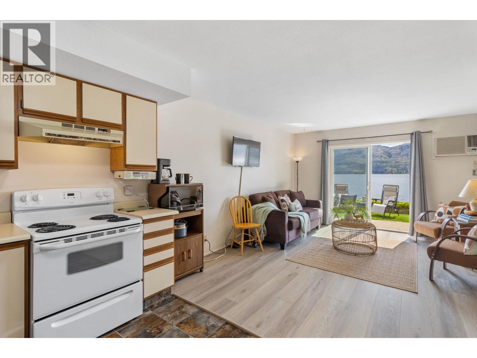 3050 Seclusion Bay Road Unit# 100