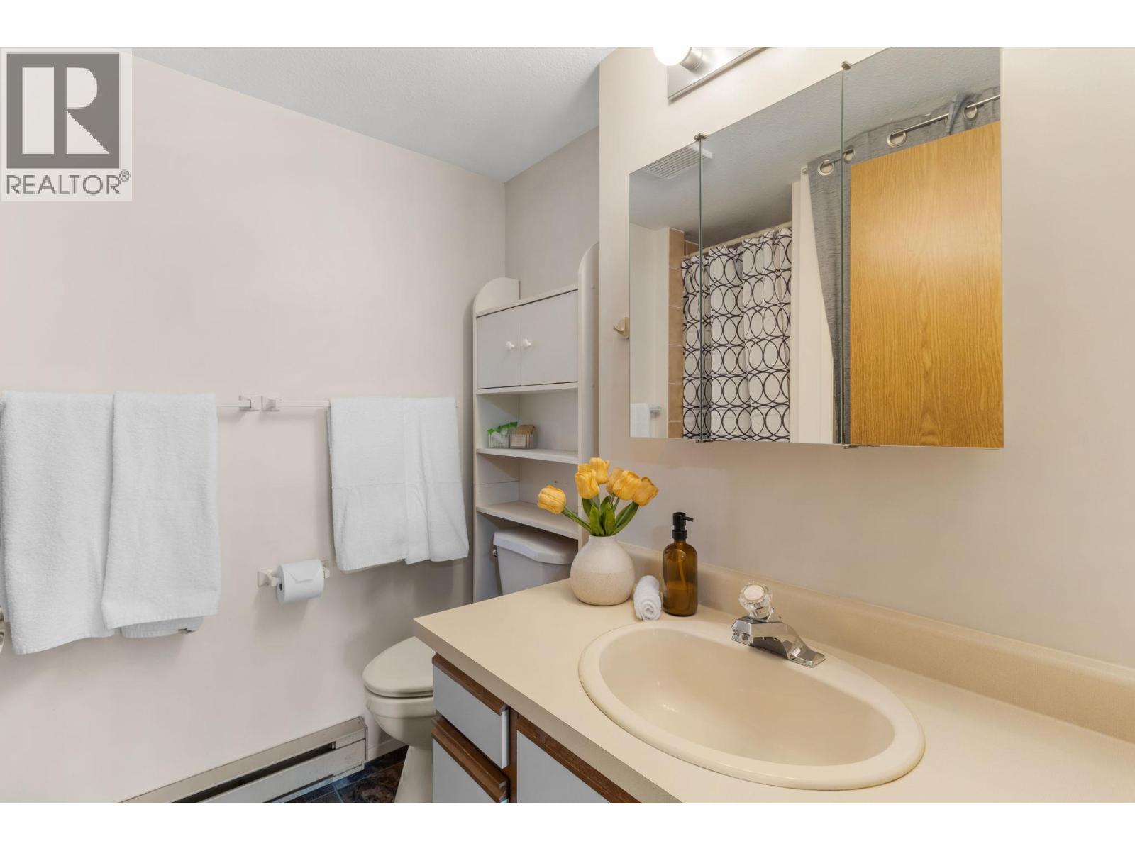 3050 Seclusion Bay Road Unit# 100