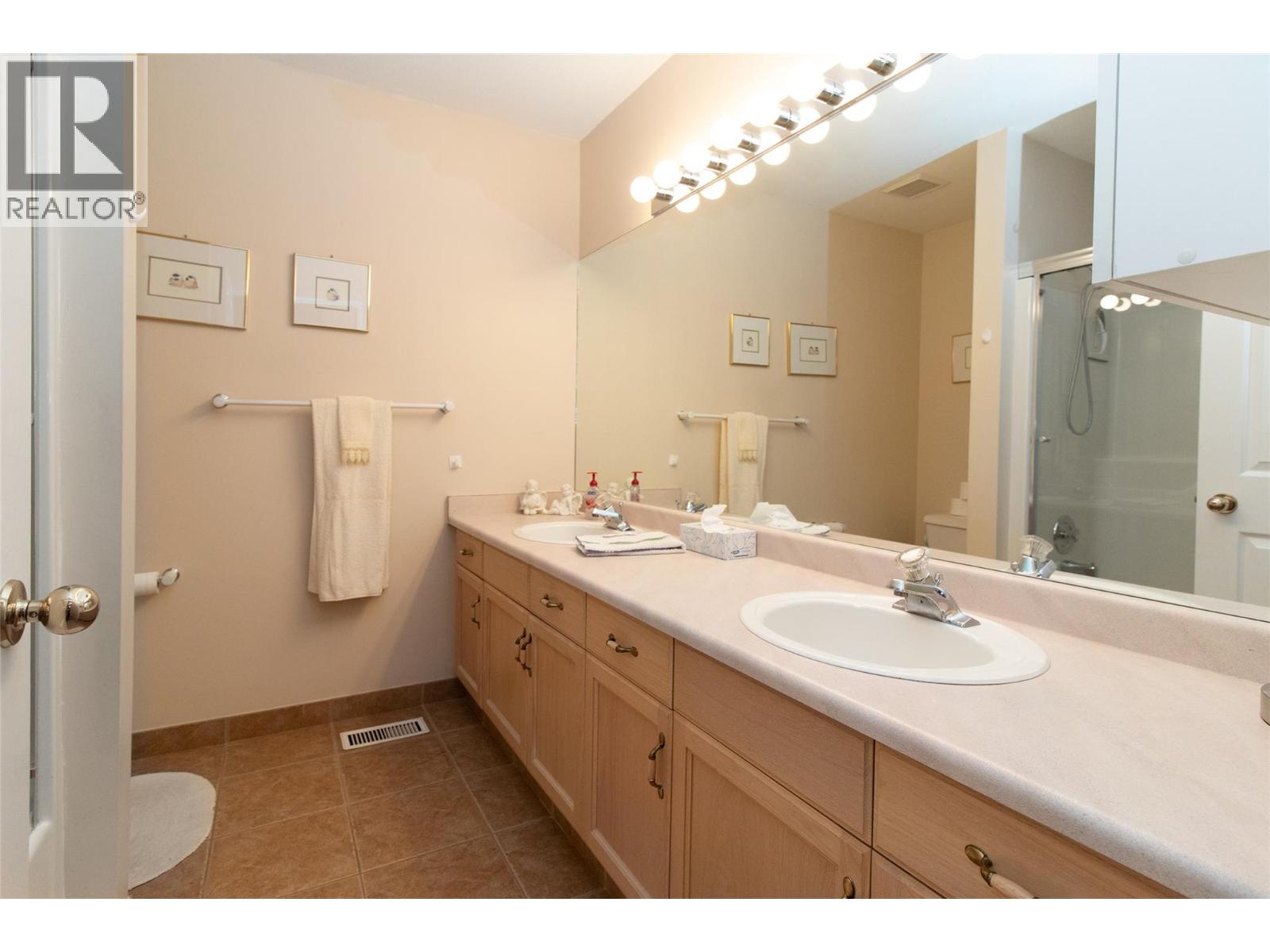 1874 Parkview Crescent Unit# 38