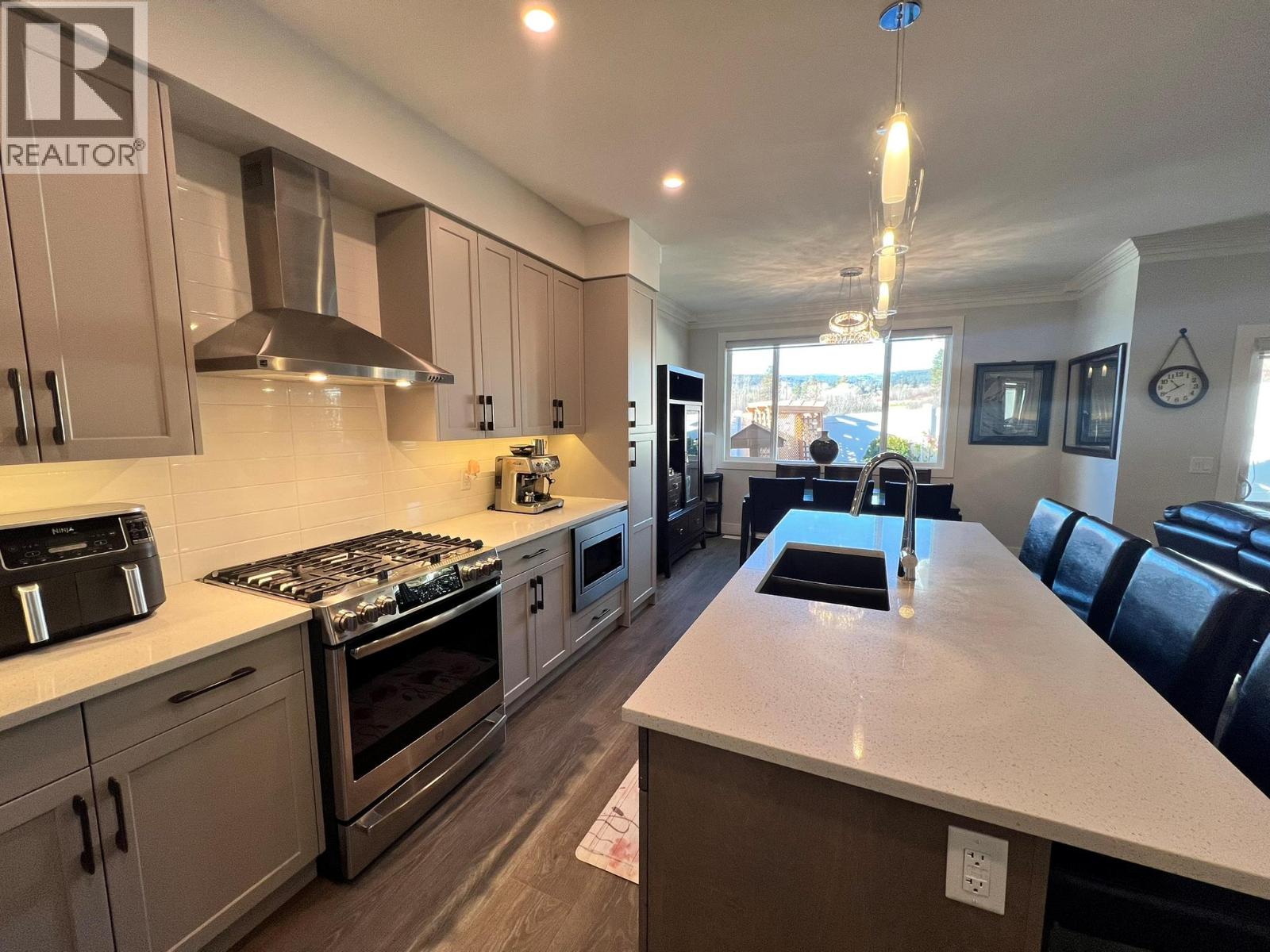 3369 Hawks Crescent