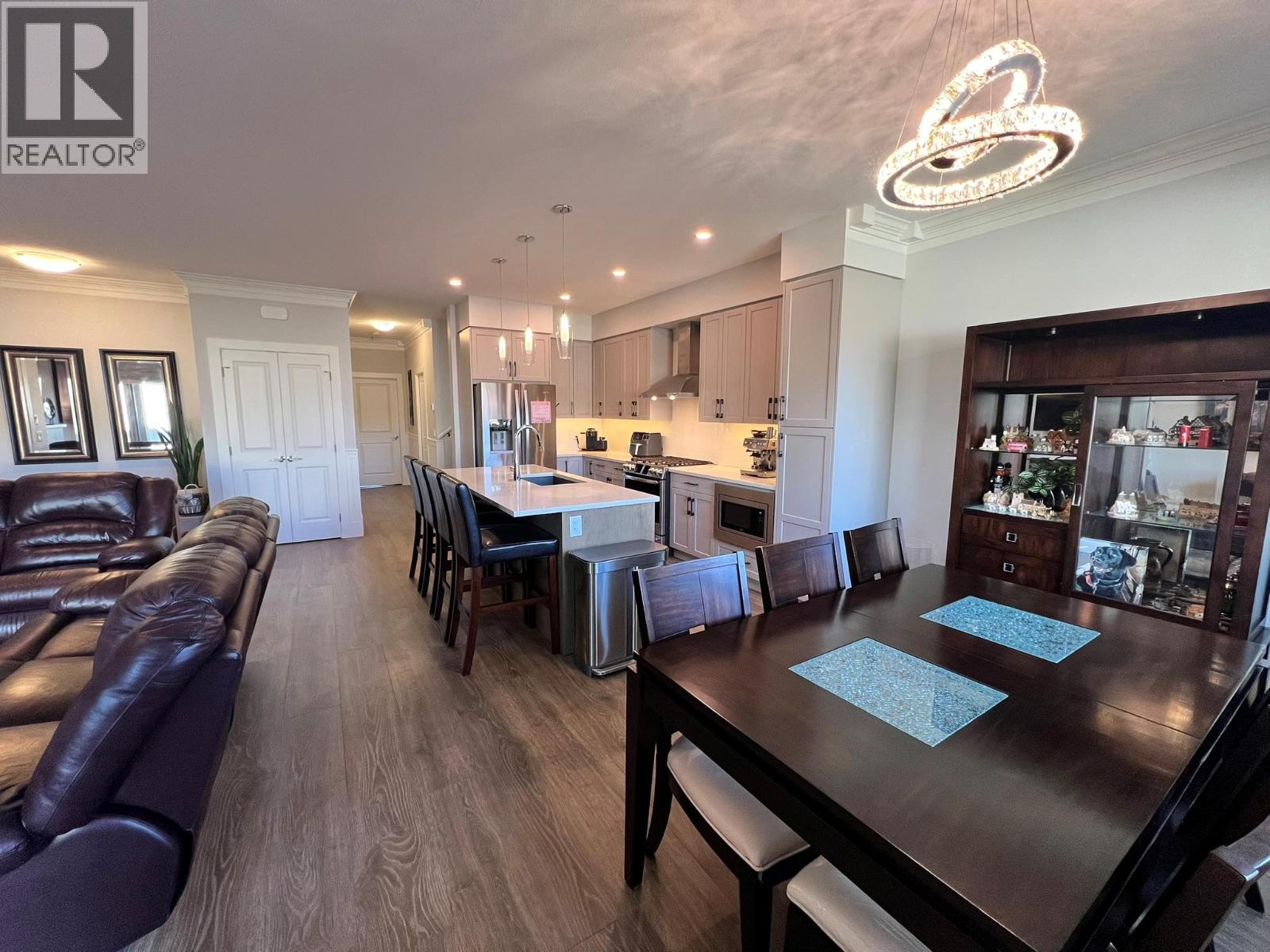 3369 Hawks Crescent