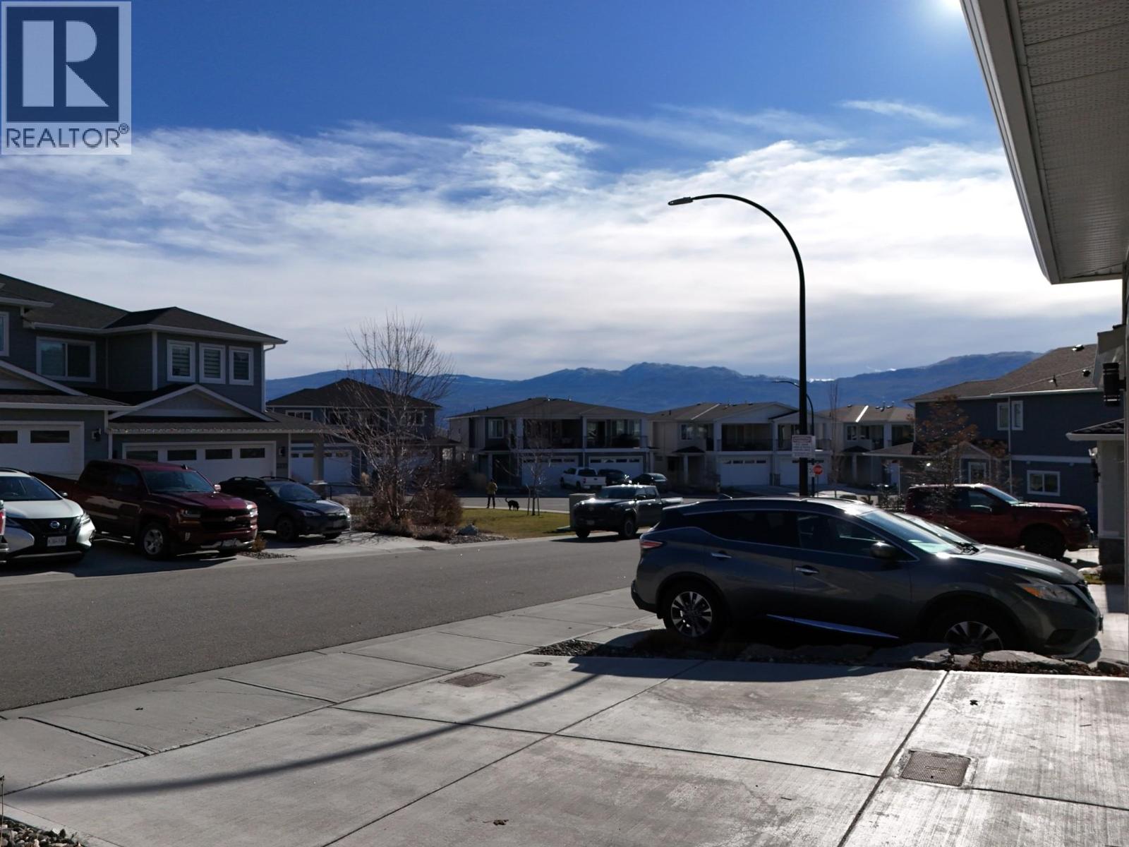 3369 Hawks Crescent