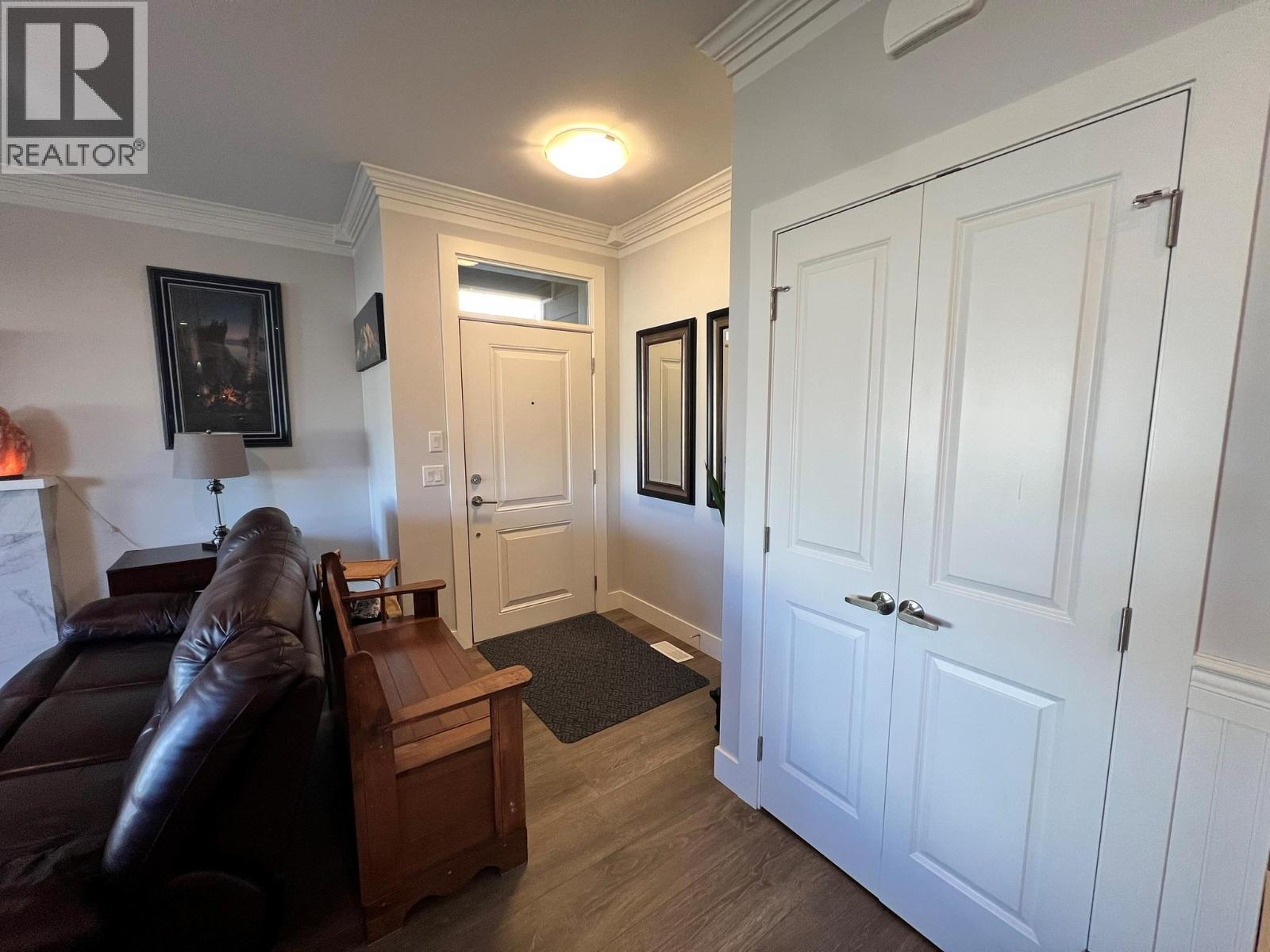 3369 Hawks Crescent