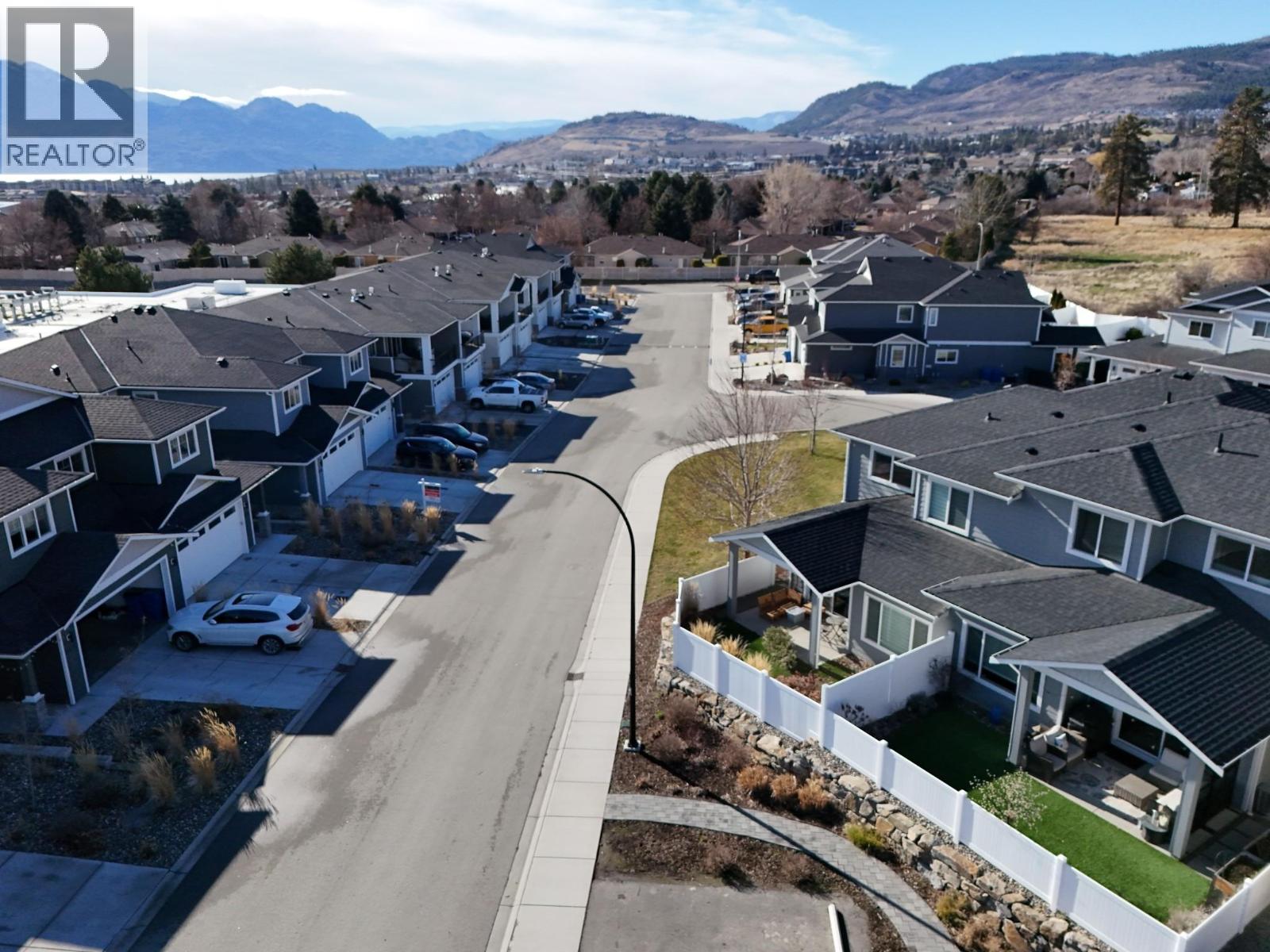 3369 Hawks Crescent