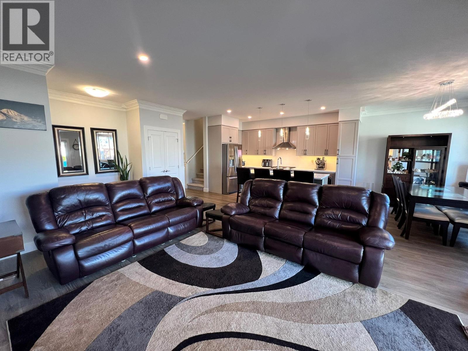 3369 Hawks Crescent