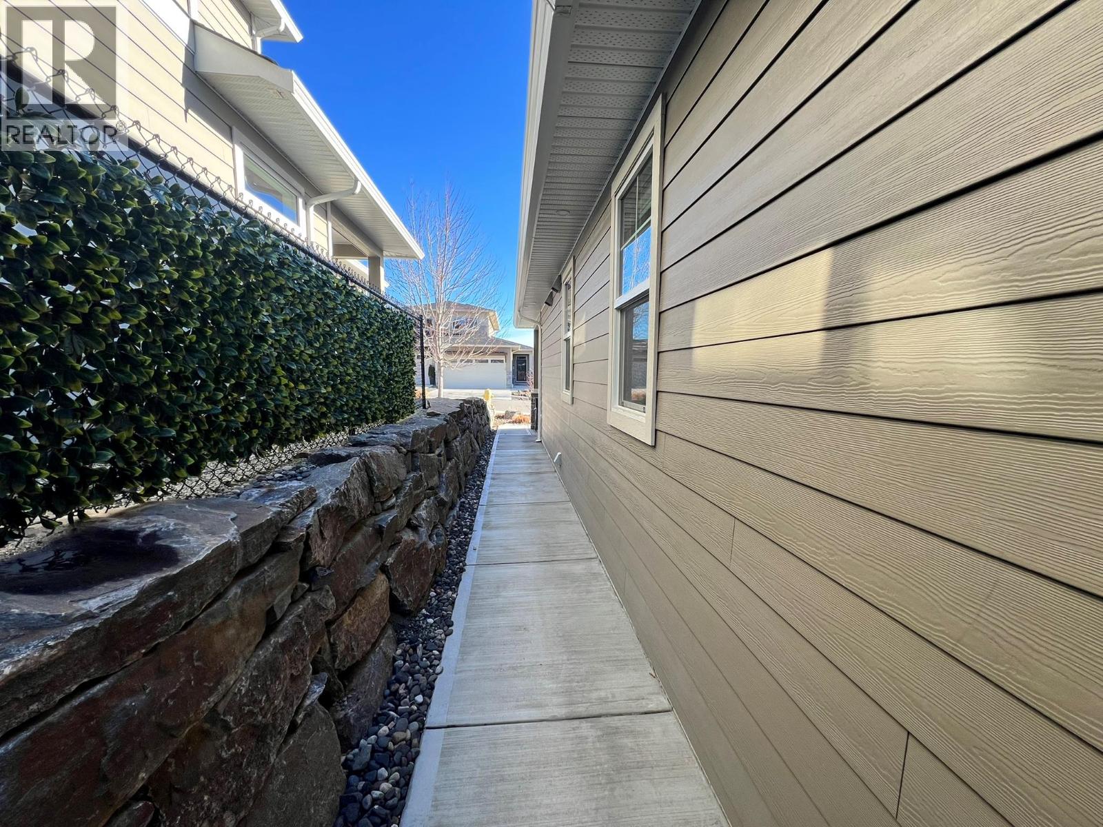 3369 Hawks Crescent