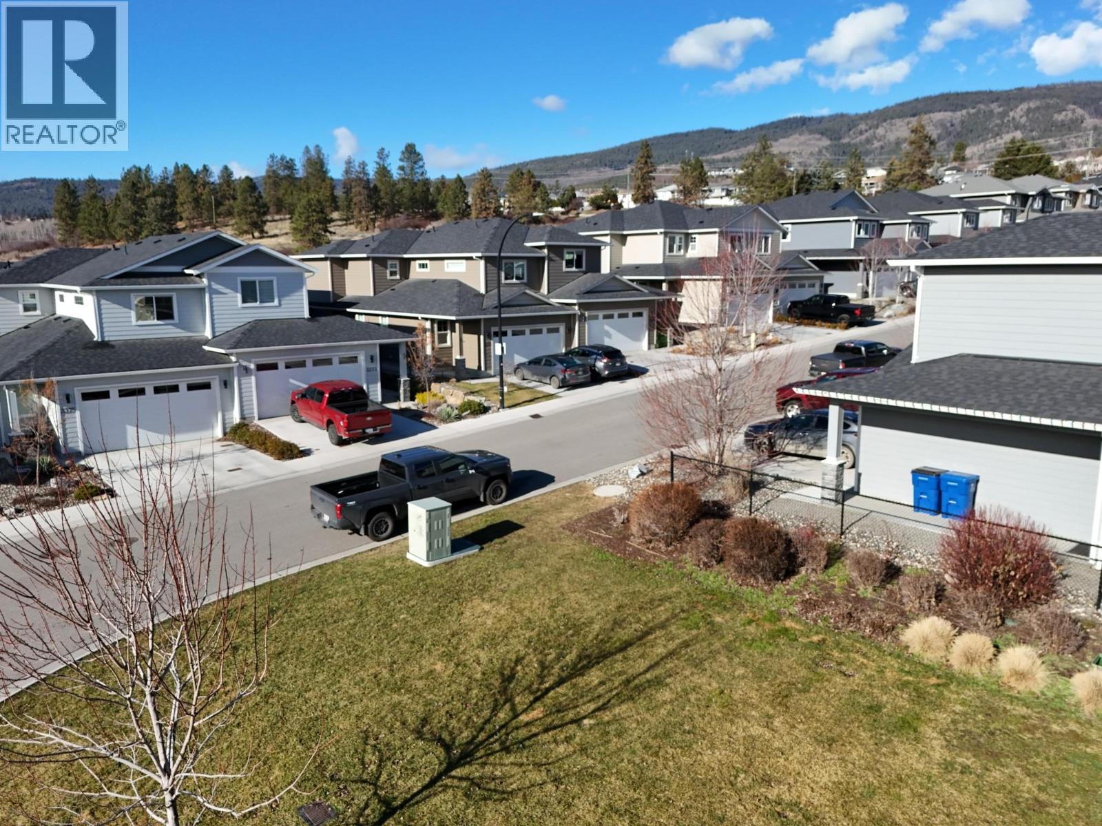 3369 Hawks Crescent