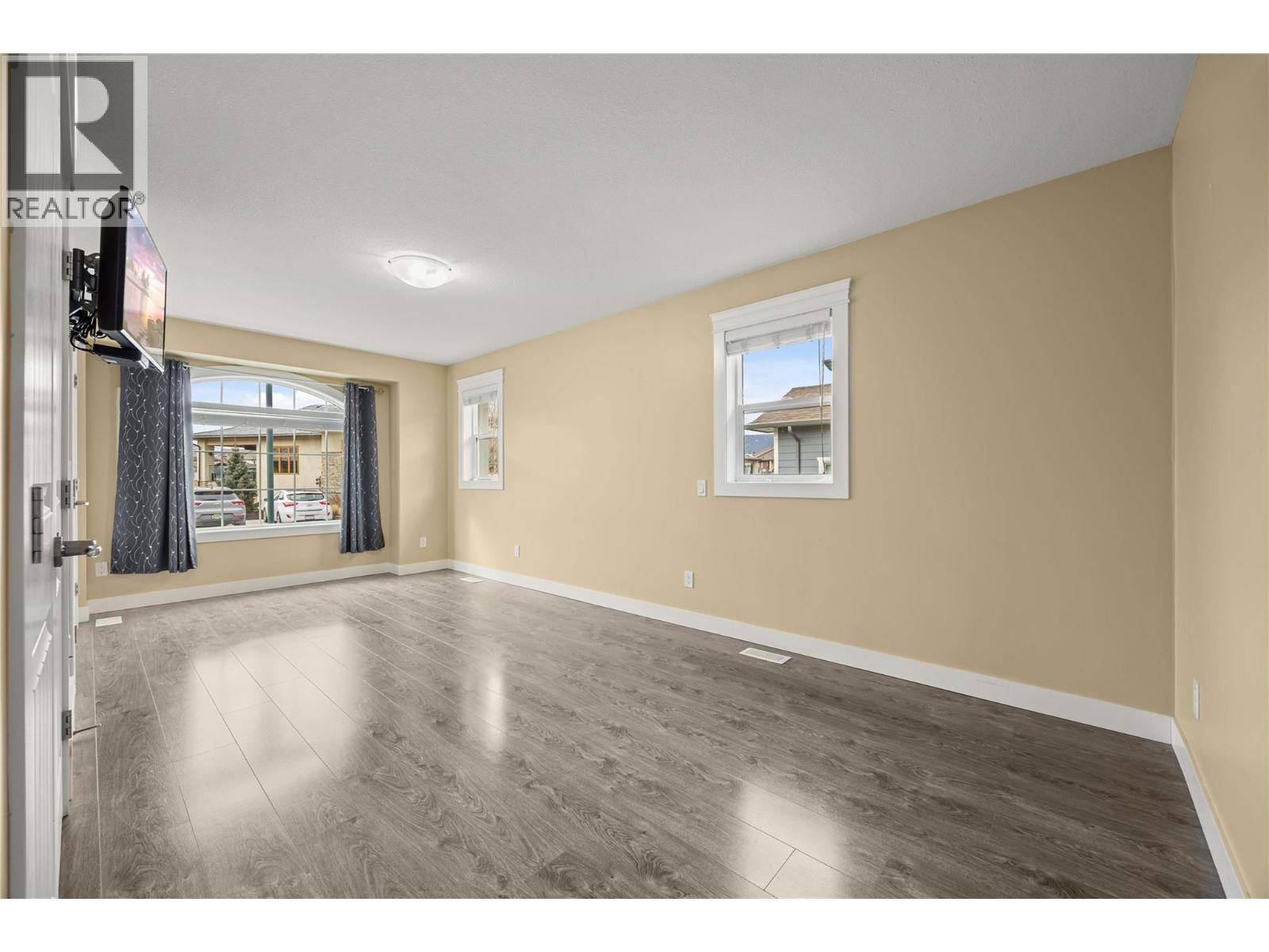3414 Kingfisher Road