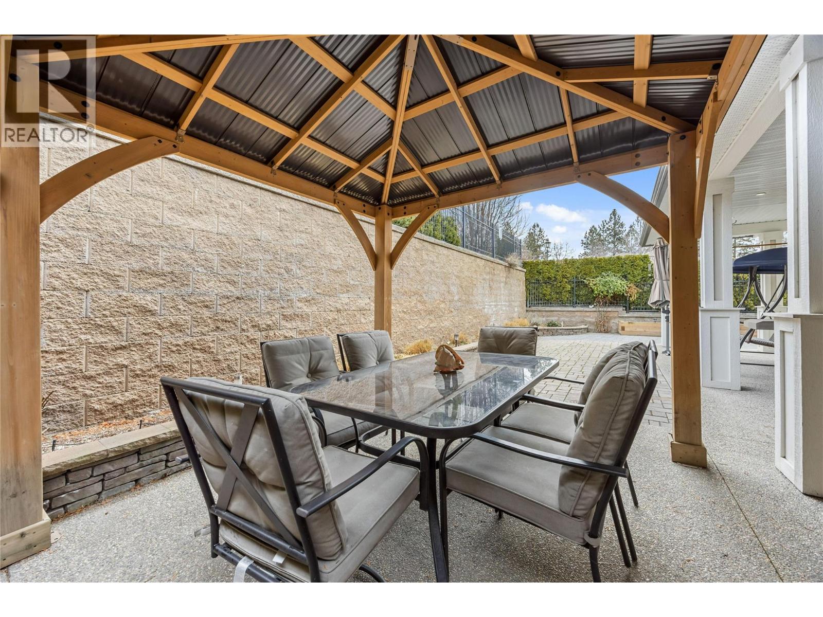 3414 Kingfisher Road