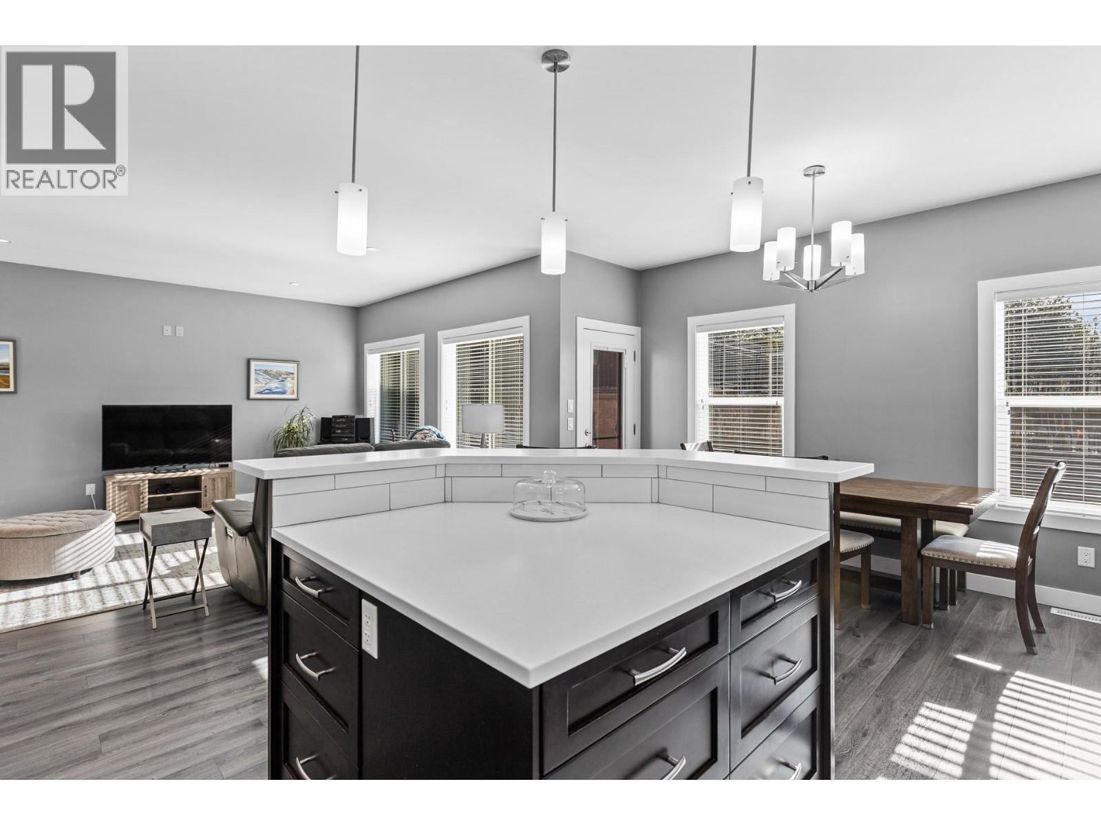3399 Kingfisher Road