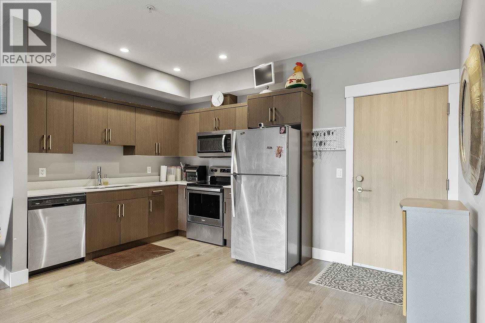 925 Leon Avenue Unit# 327