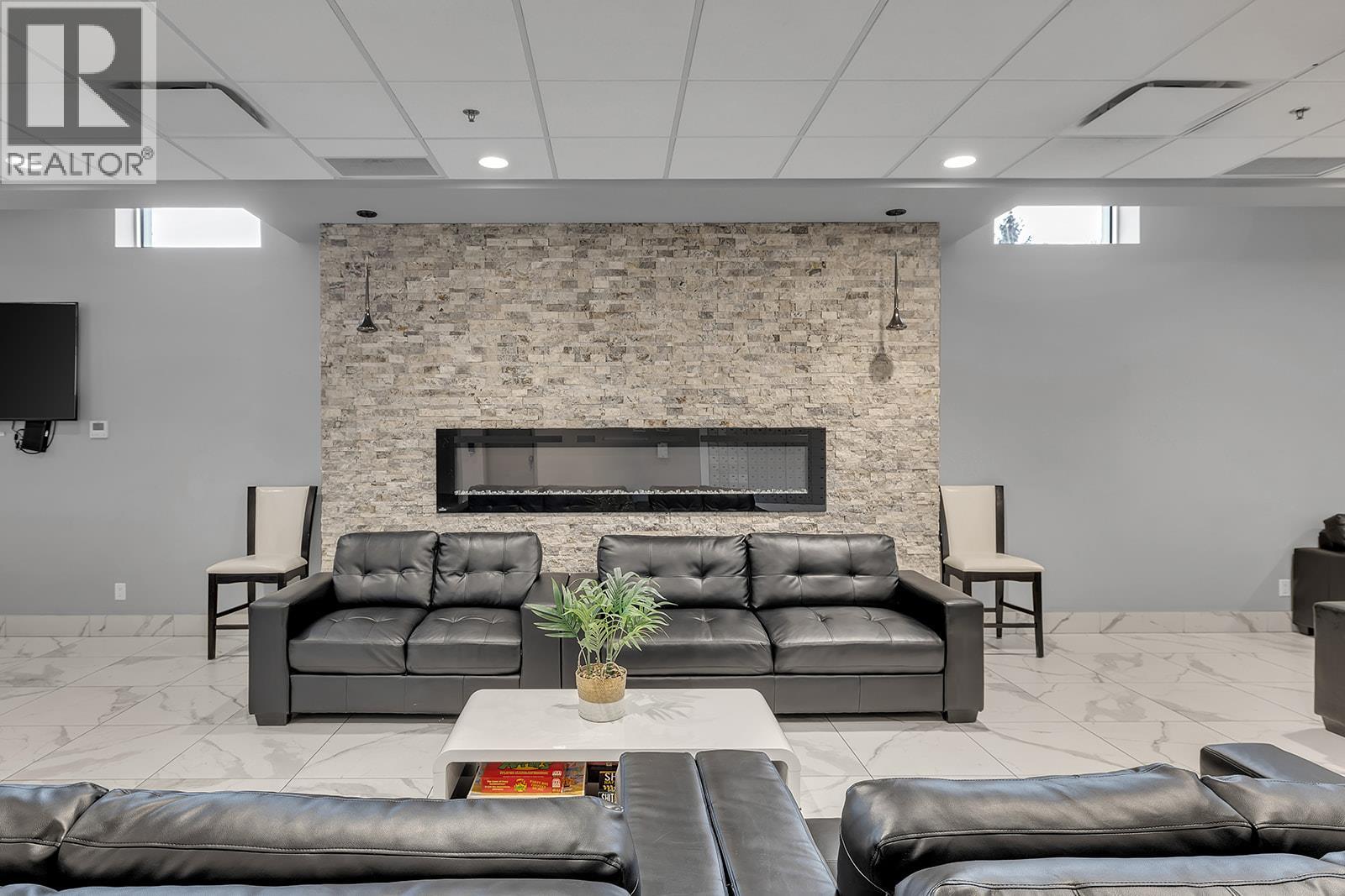 925 Leon Avenue Unit# 327