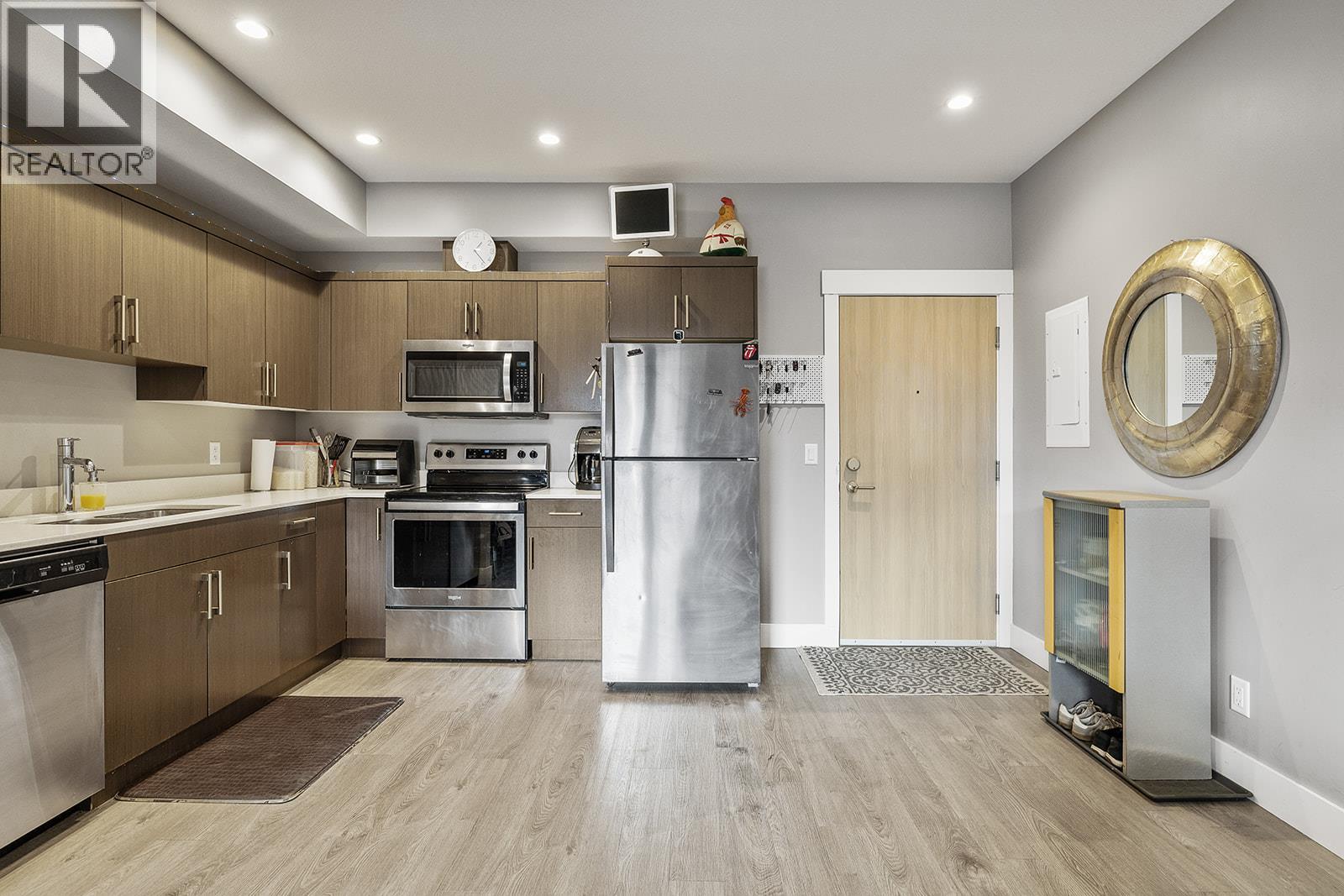 925 Leon Avenue Unit# 327