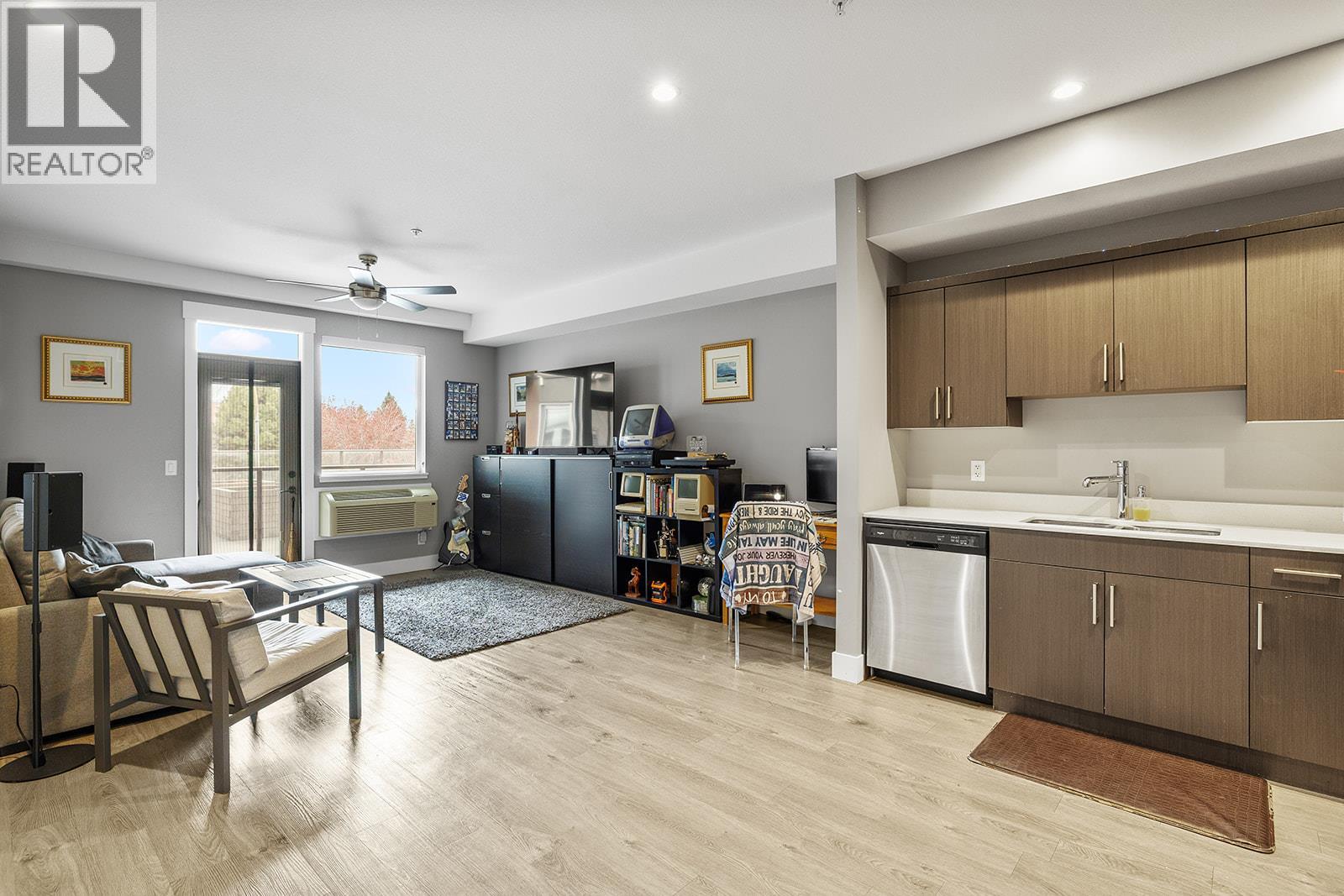 925 Leon Avenue Unit# 327