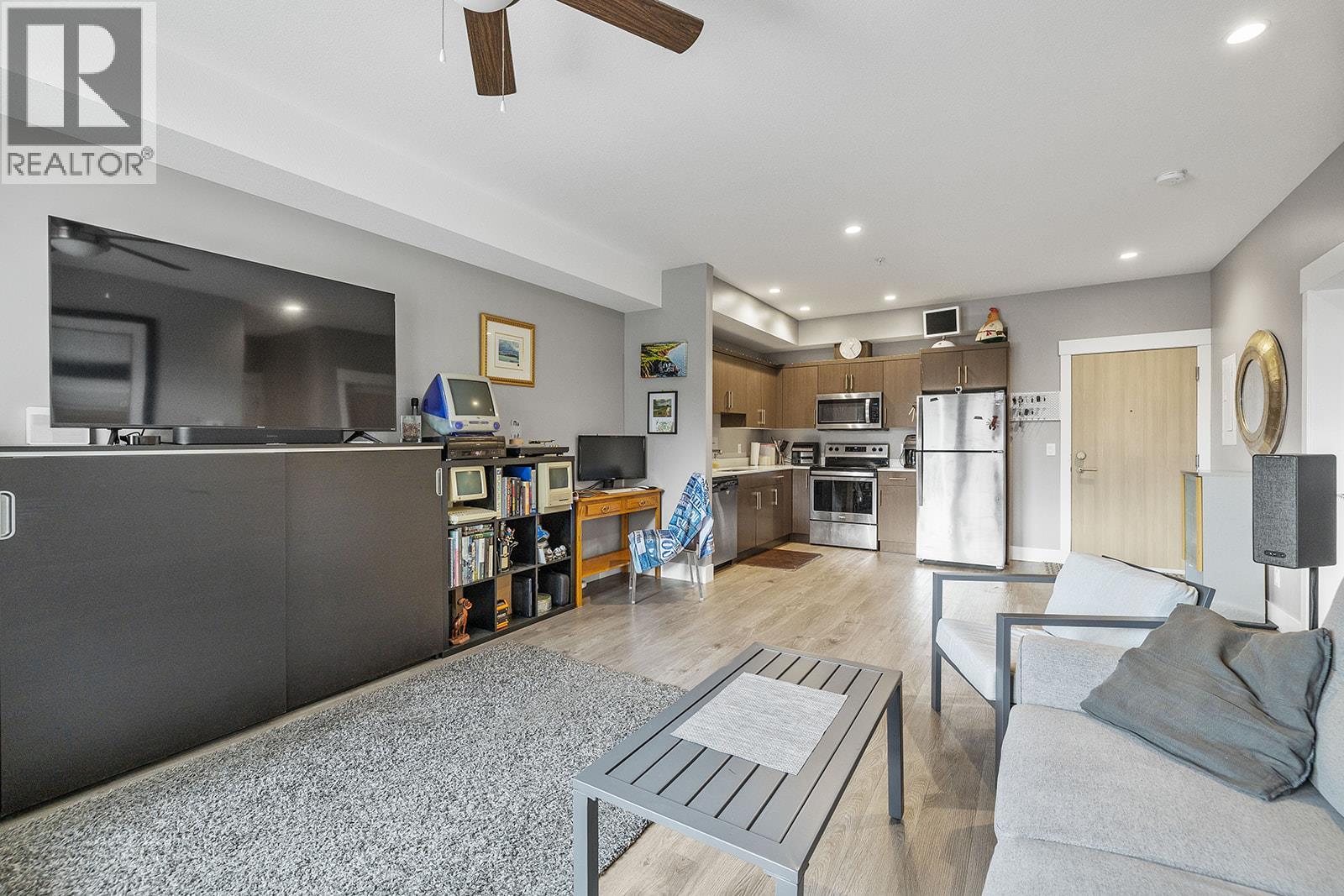 925 Leon Avenue Unit# 327