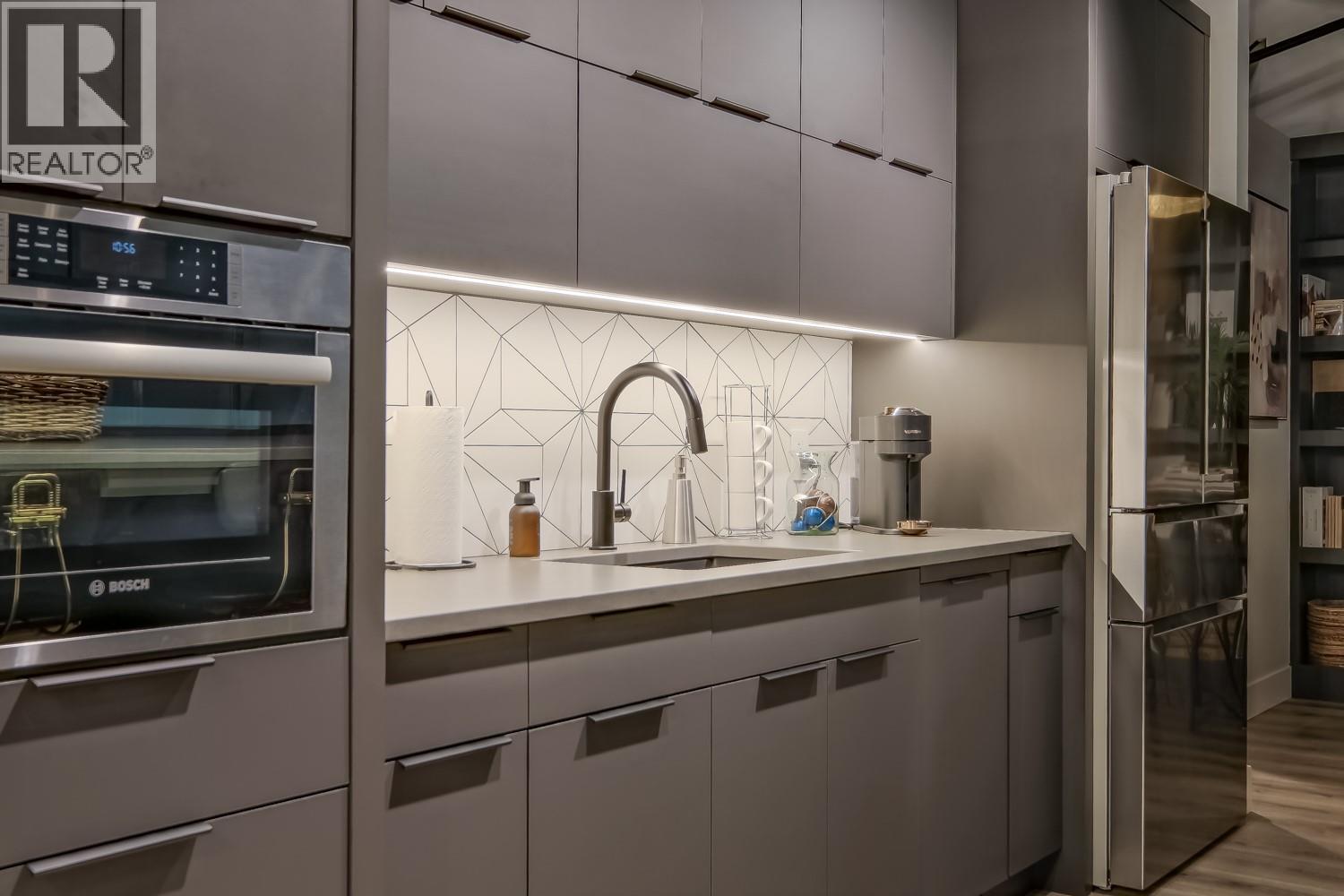 2110 Matrix Crescent Unit# 18