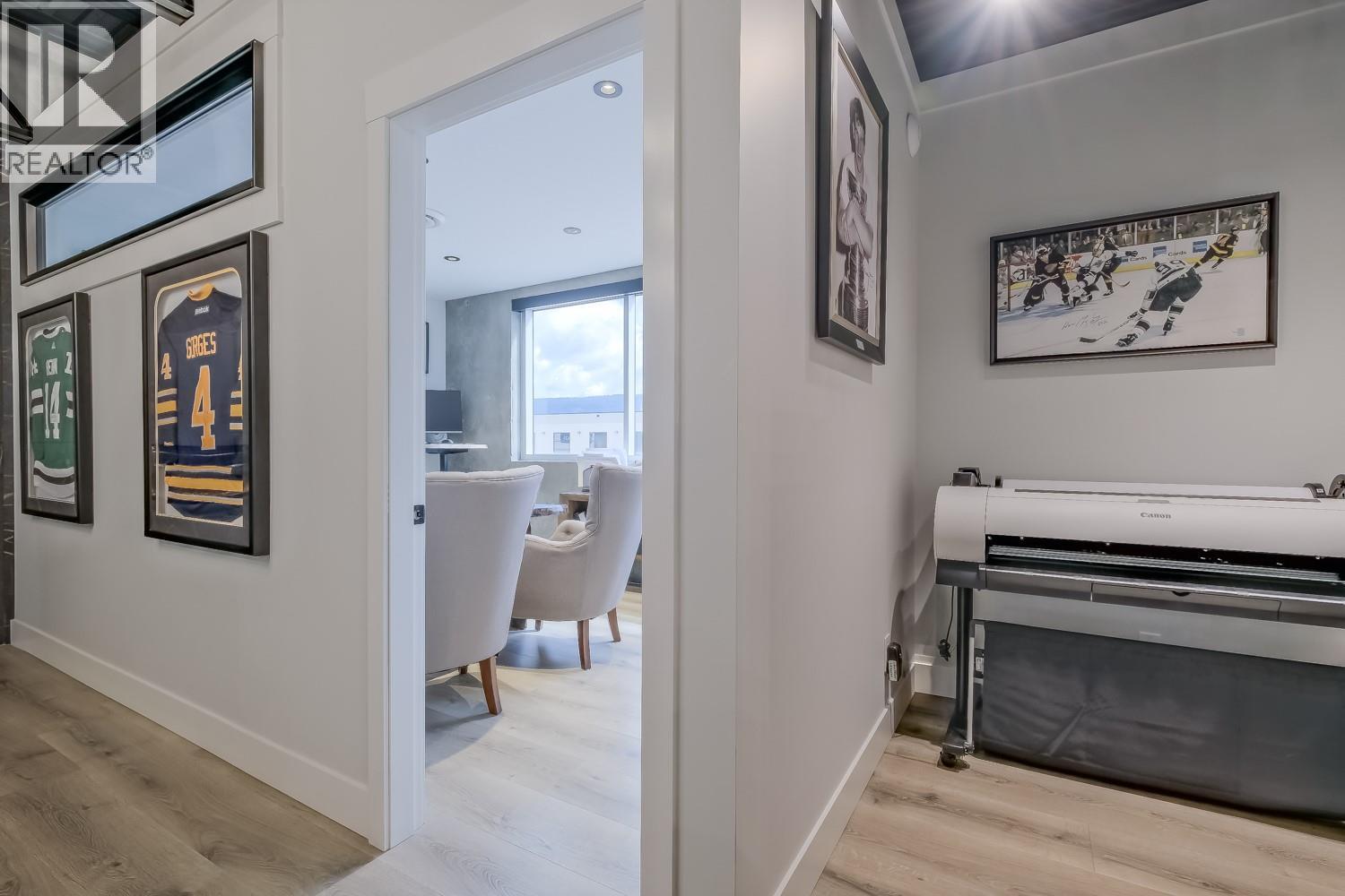 2110 Matrix Crescent Unit# 18