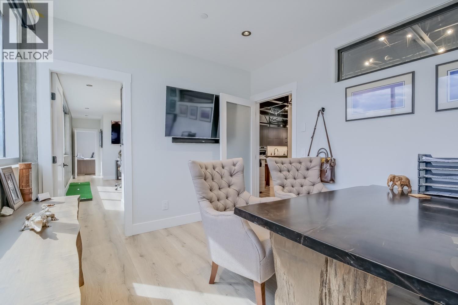 2110 Matrix Crescent Unit# 18