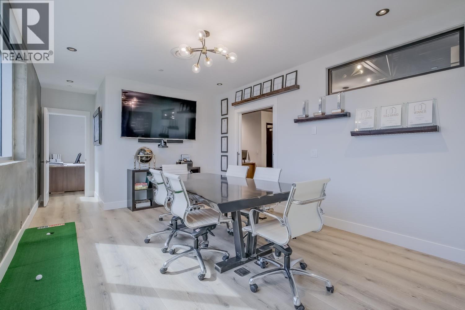 2110 Matrix Crescent Unit# 18