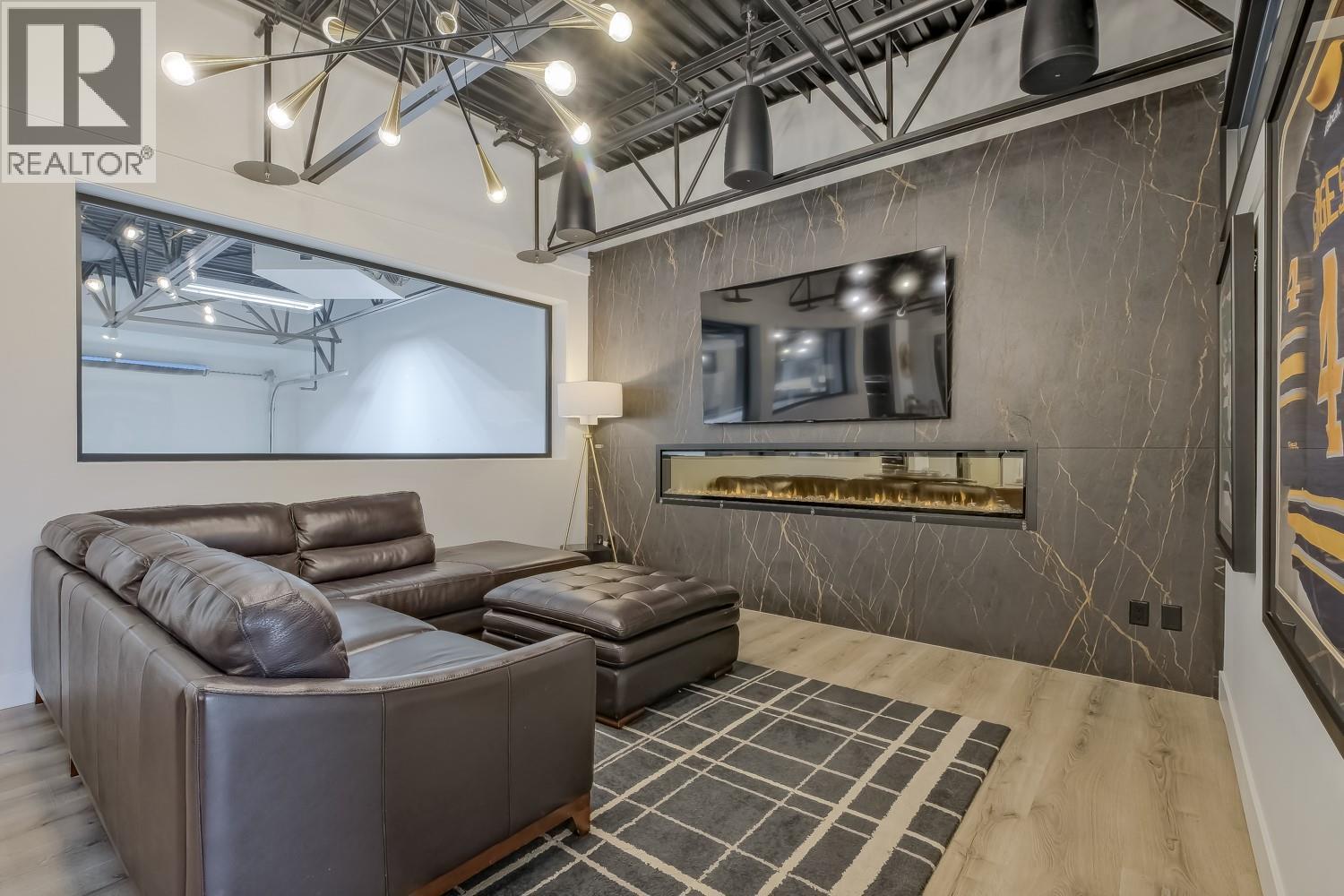 2110 Matrix Crescent Unit# 18
