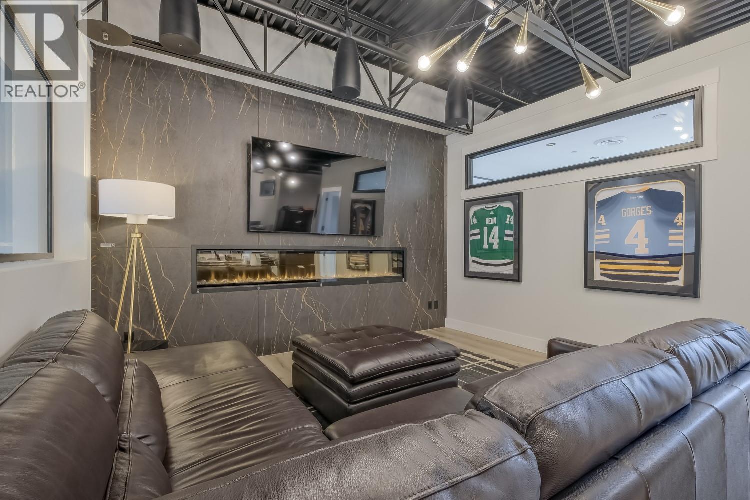2110 Matrix Crescent Unit# 18