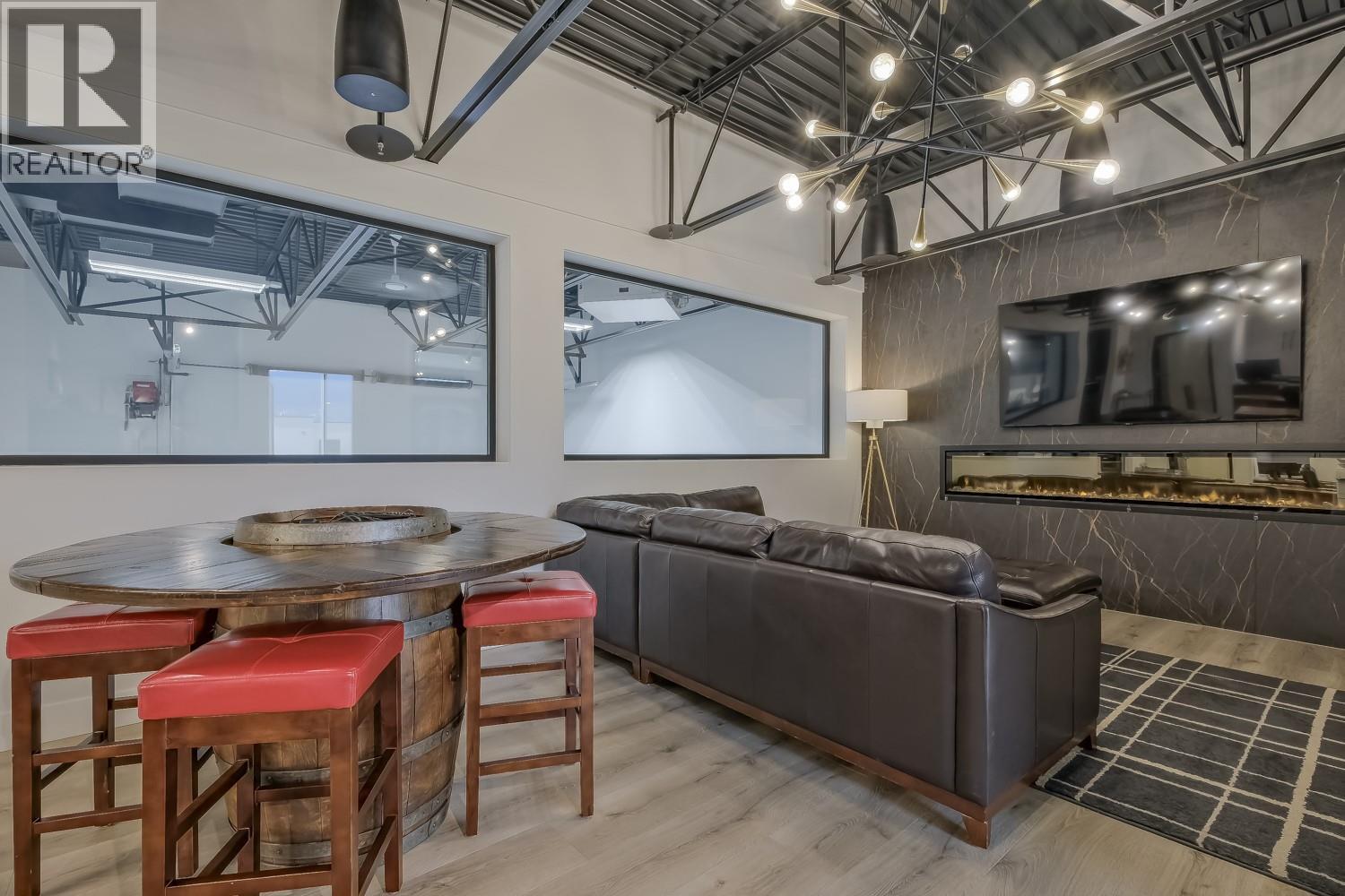 2110 Matrix Crescent Unit# 18