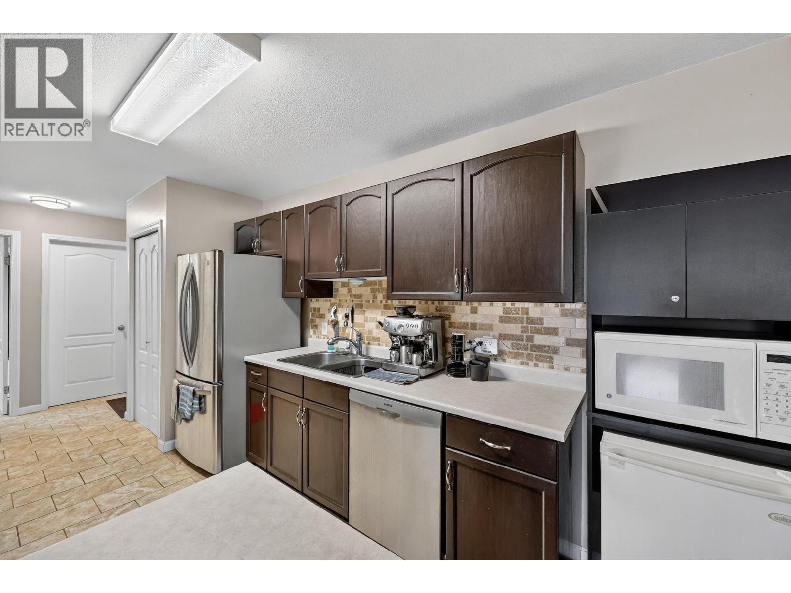 3160 Casorso Road Unit# 209