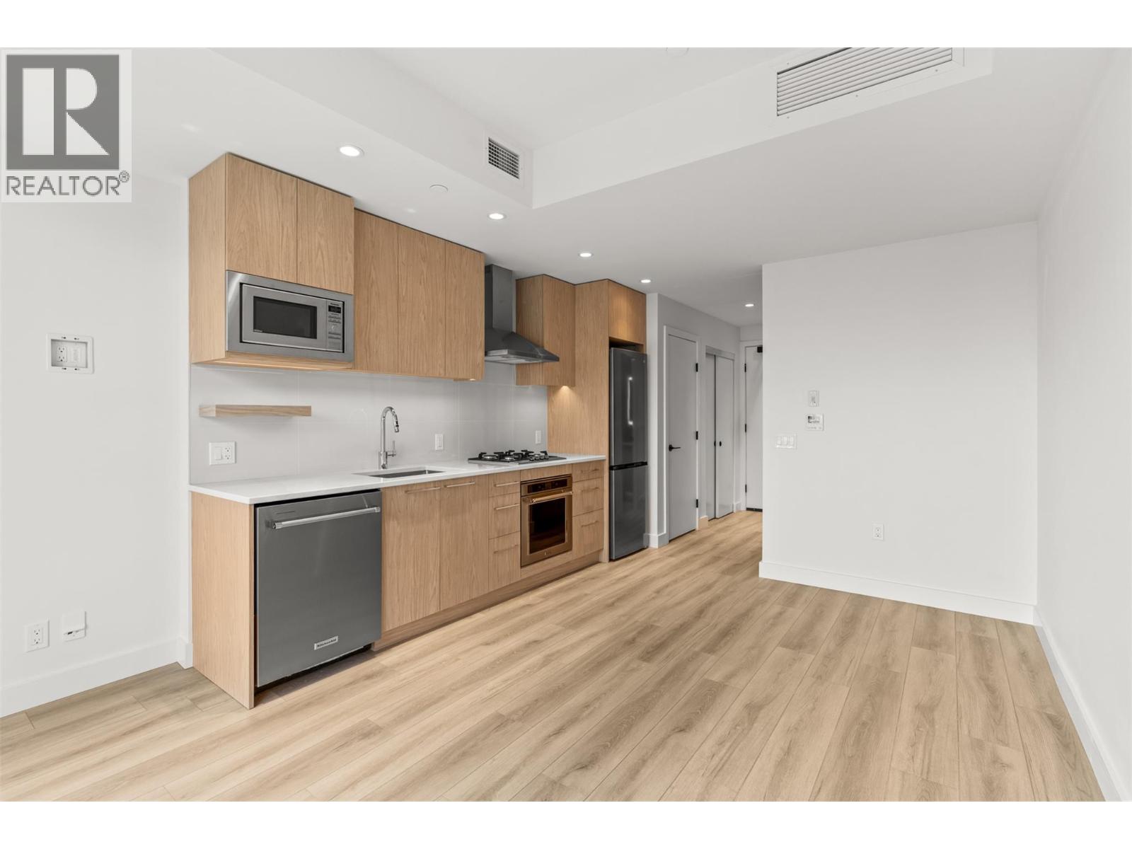 3051 Abbott Street Unit# 204