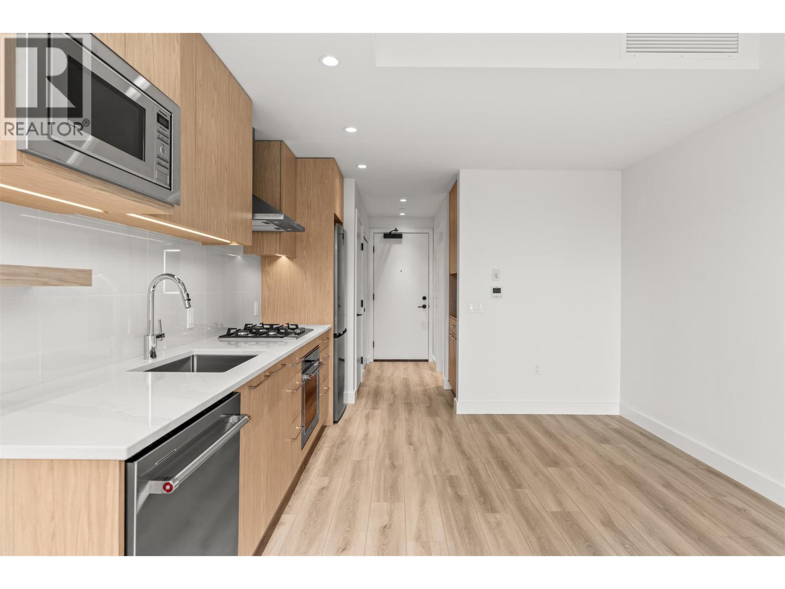 3051 Abbott Street Unit# 204