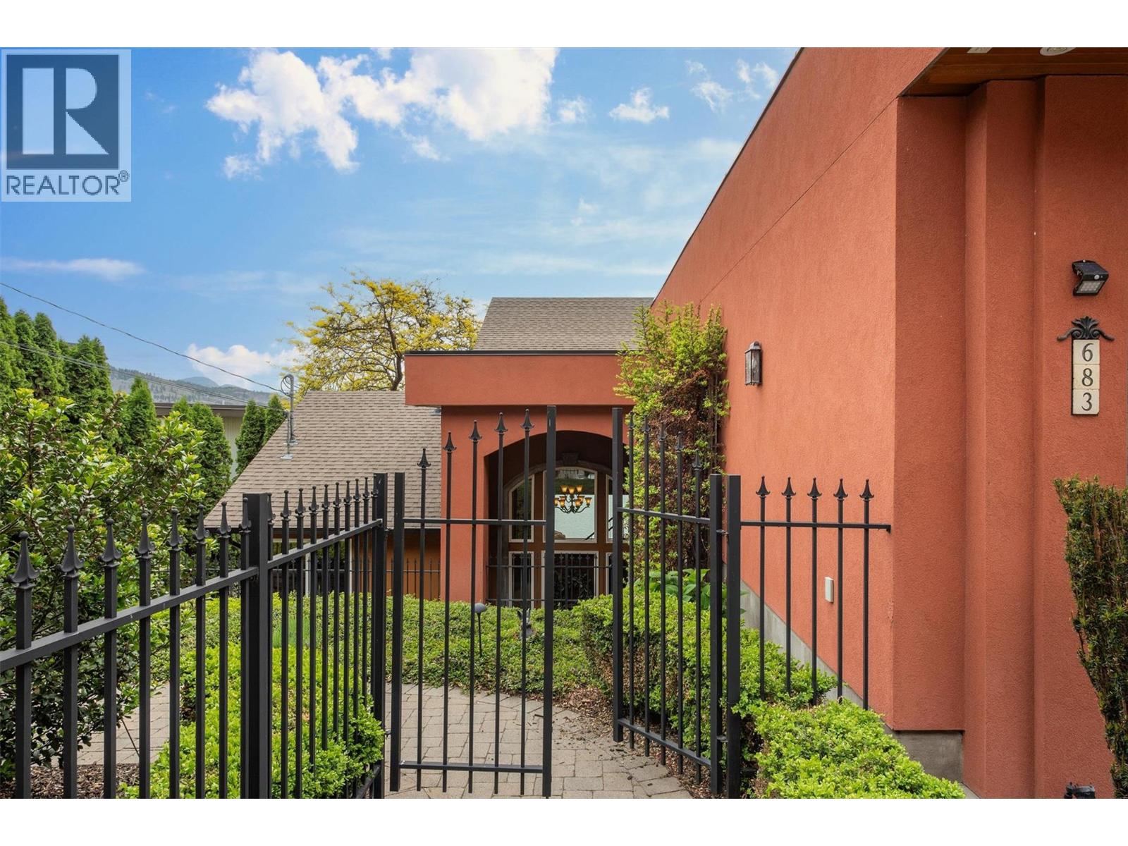 683 Westside Road S