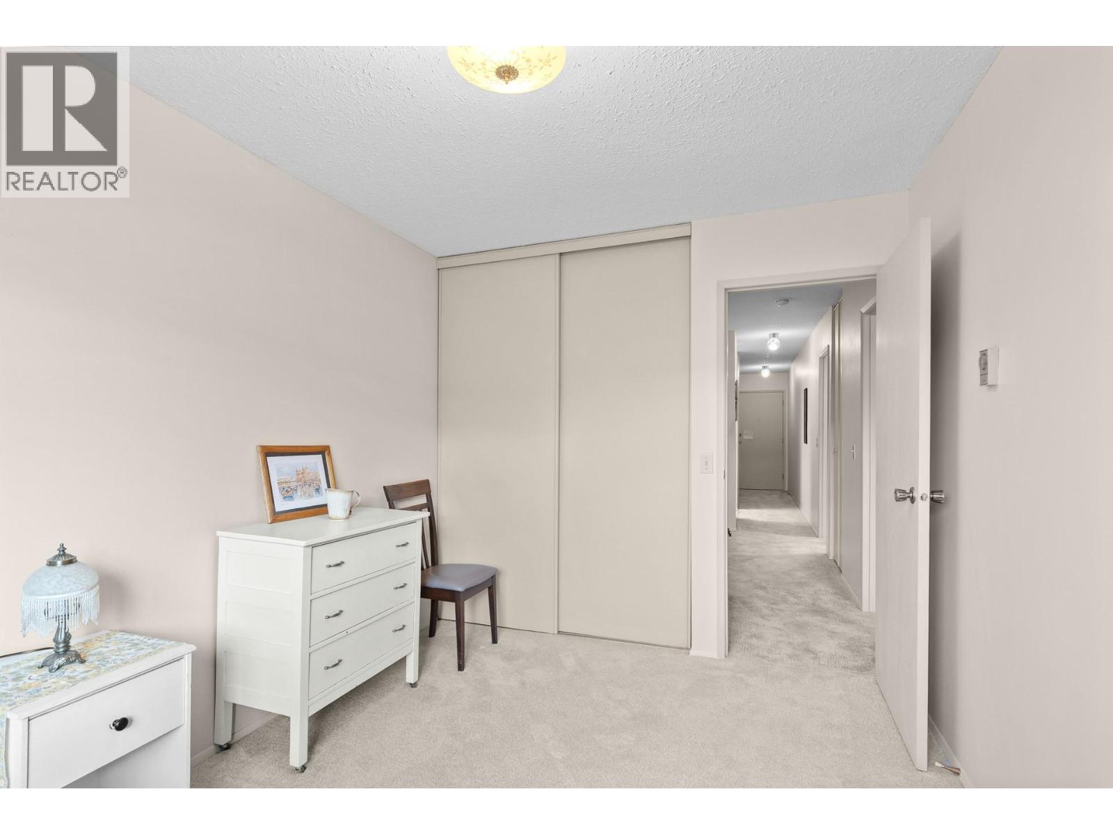 555 Rowcliffe Avenue Unit# 406