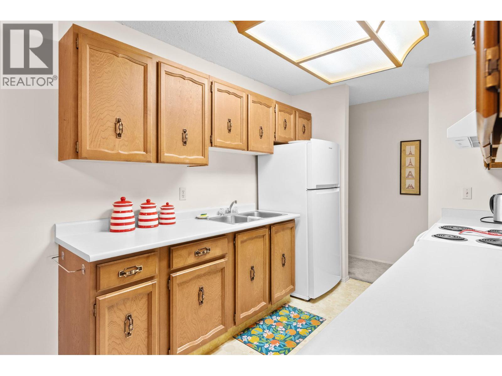 555 Rowcliffe Avenue Unit# 406