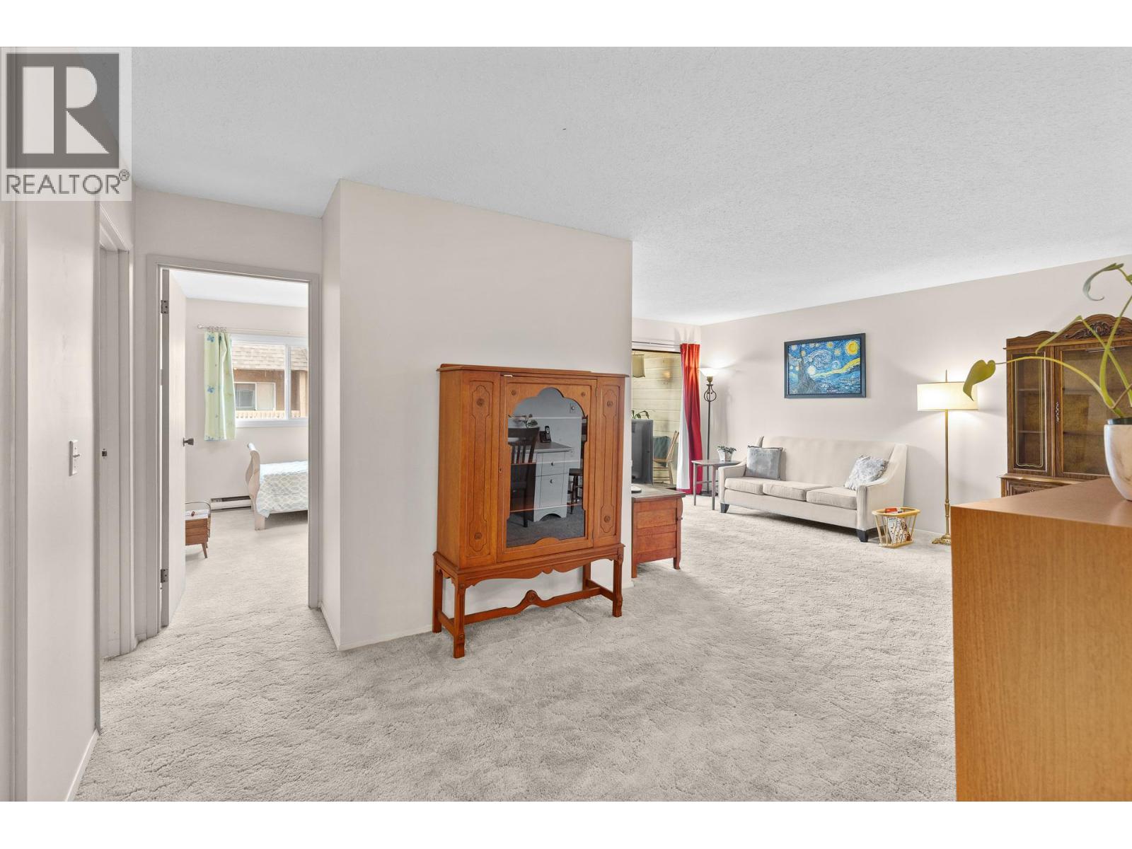 555 Rowcliffe Avenue Unit# 406