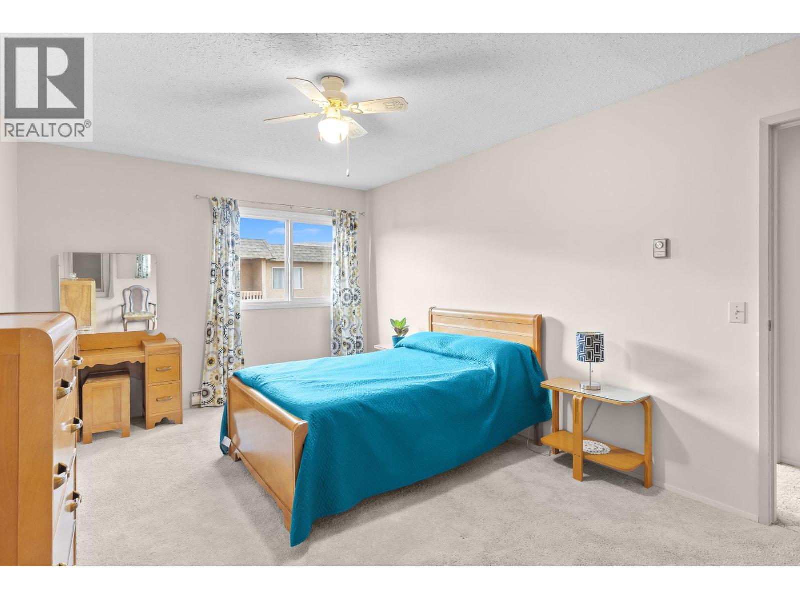 555 Rowcliffe Avenue Unit# 406
