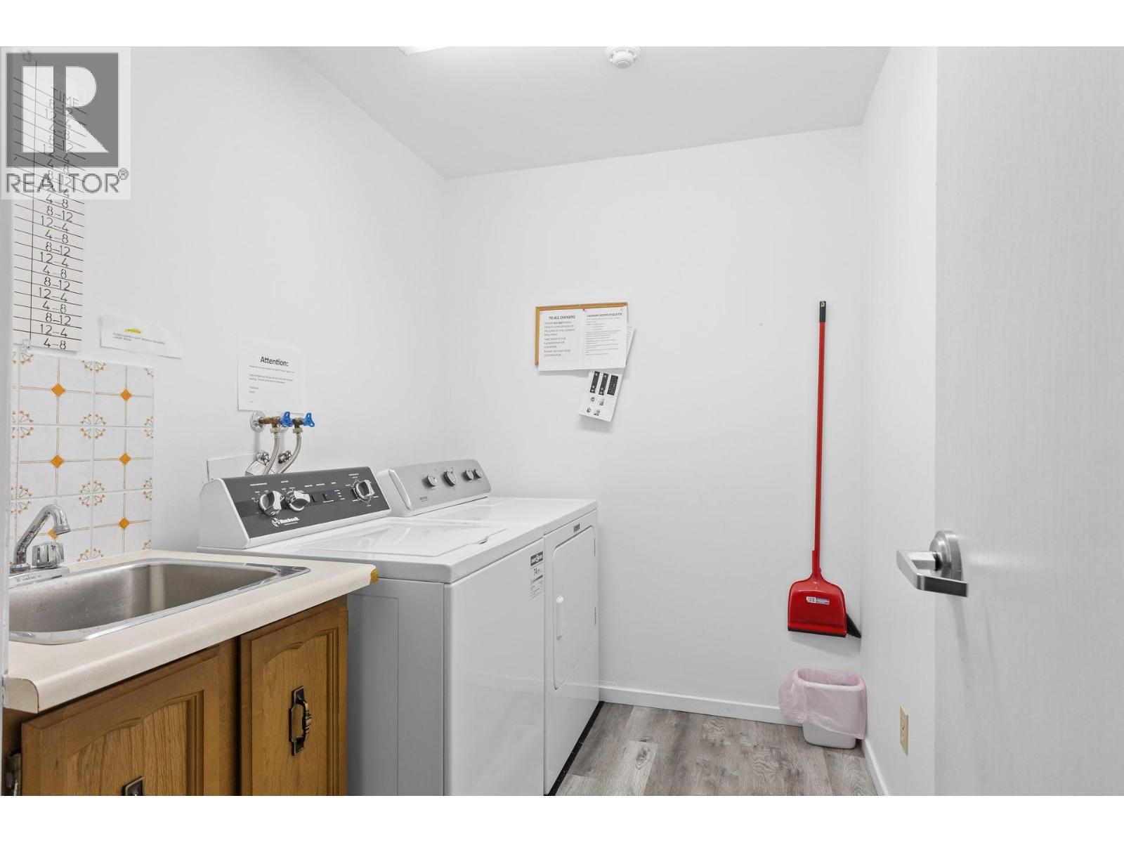 555 Rowcliffe Avenue Unit# 406