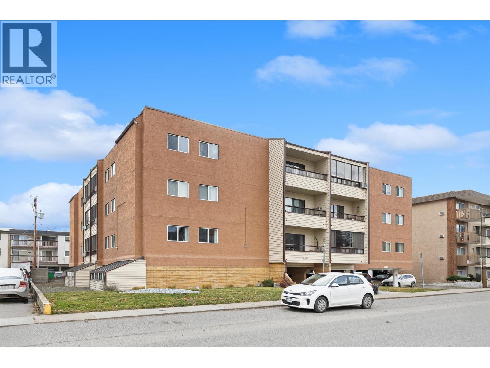 555 Rowcliffe Avenue Unit# 406