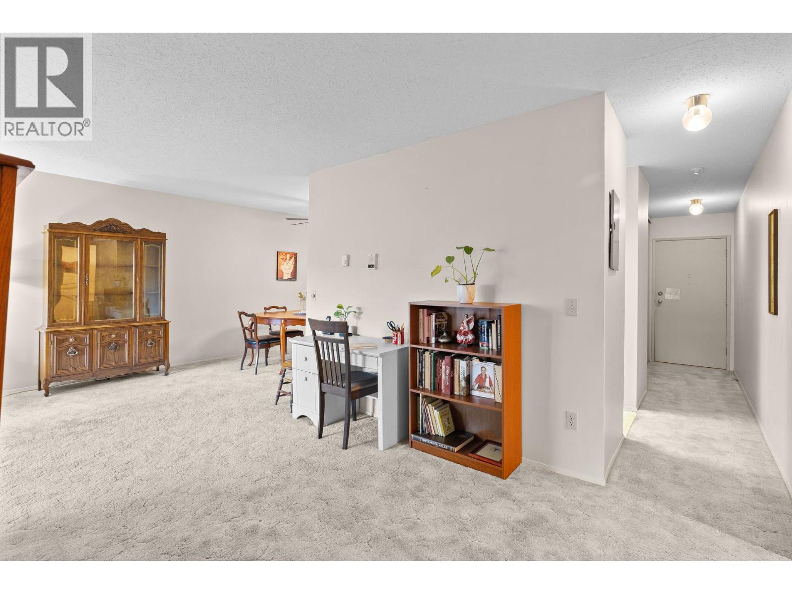 555 Rowcliffe Avenue Unit# 406