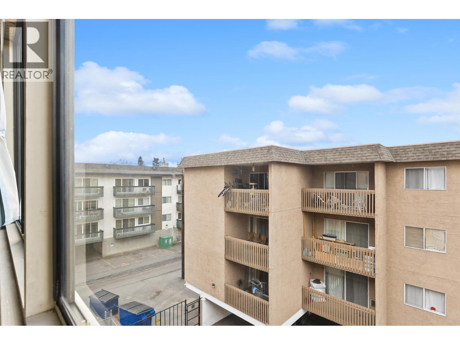 555 Rowcliffe Avenue Unit# 406