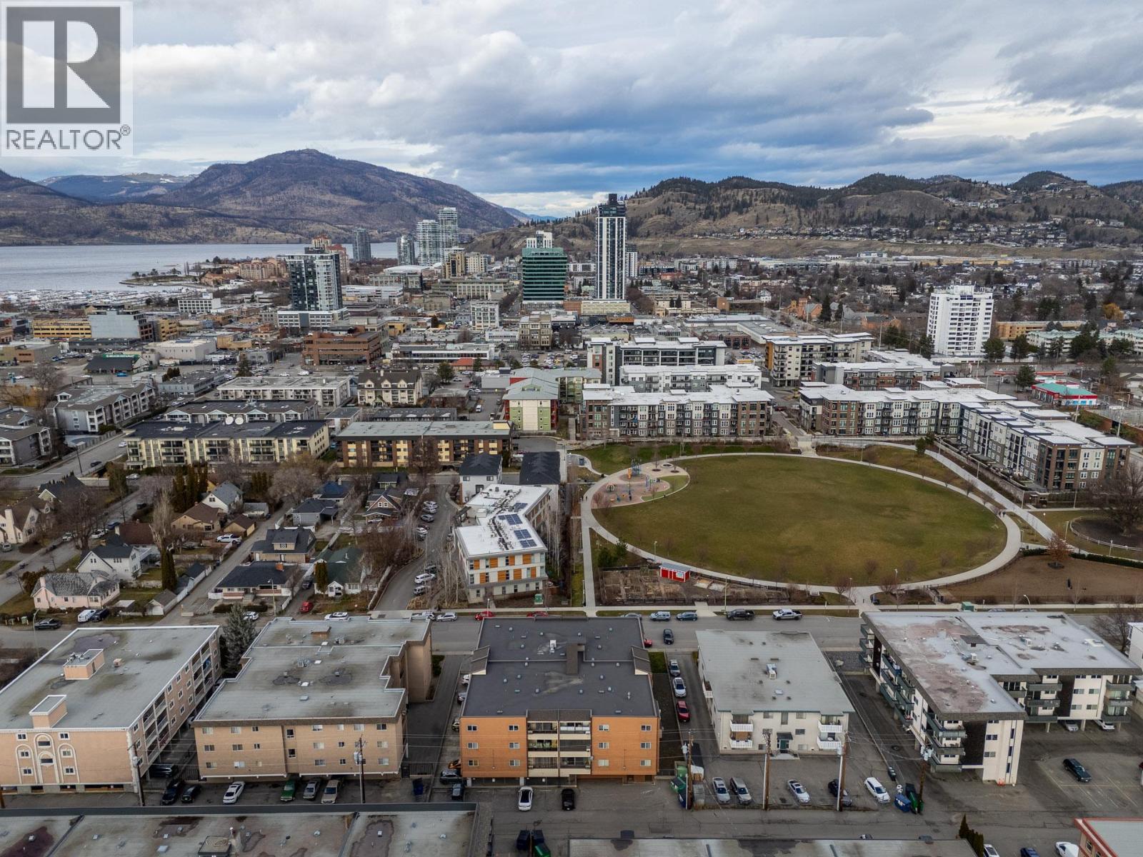 555 Rowcliffe Avenue Unit# 406