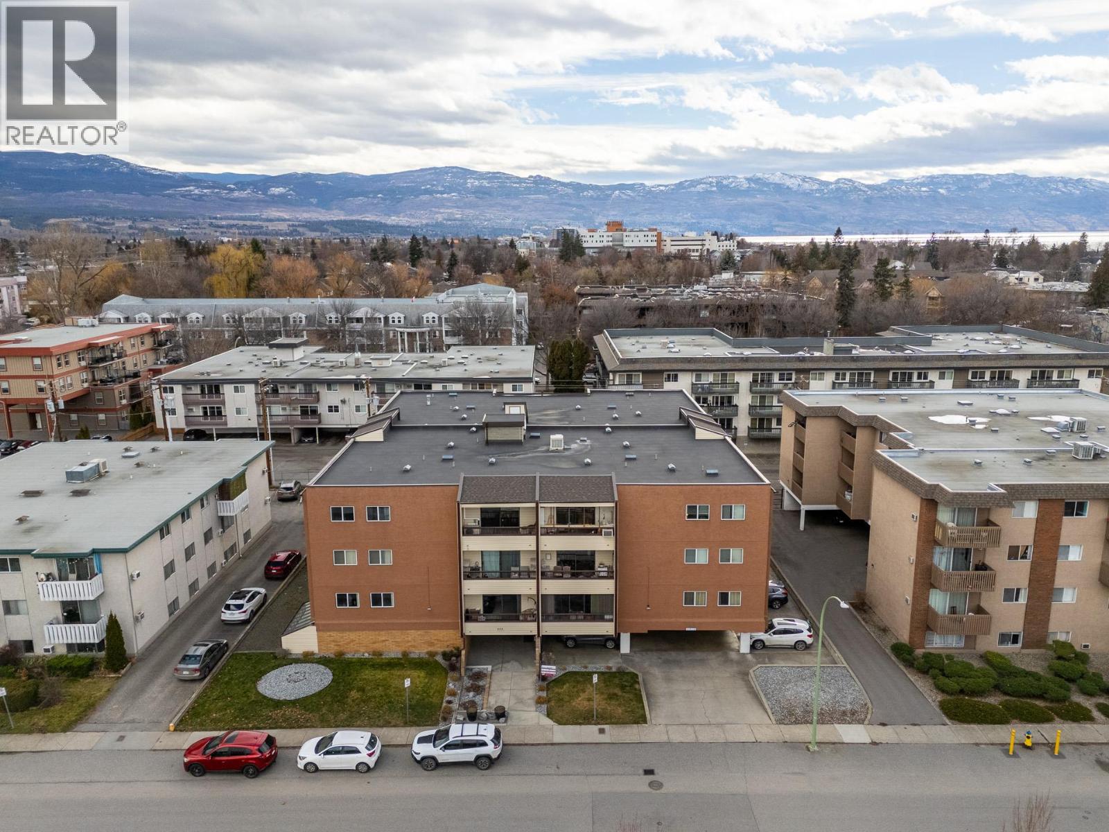 555 Rowcliffe Avenue Unit# 406