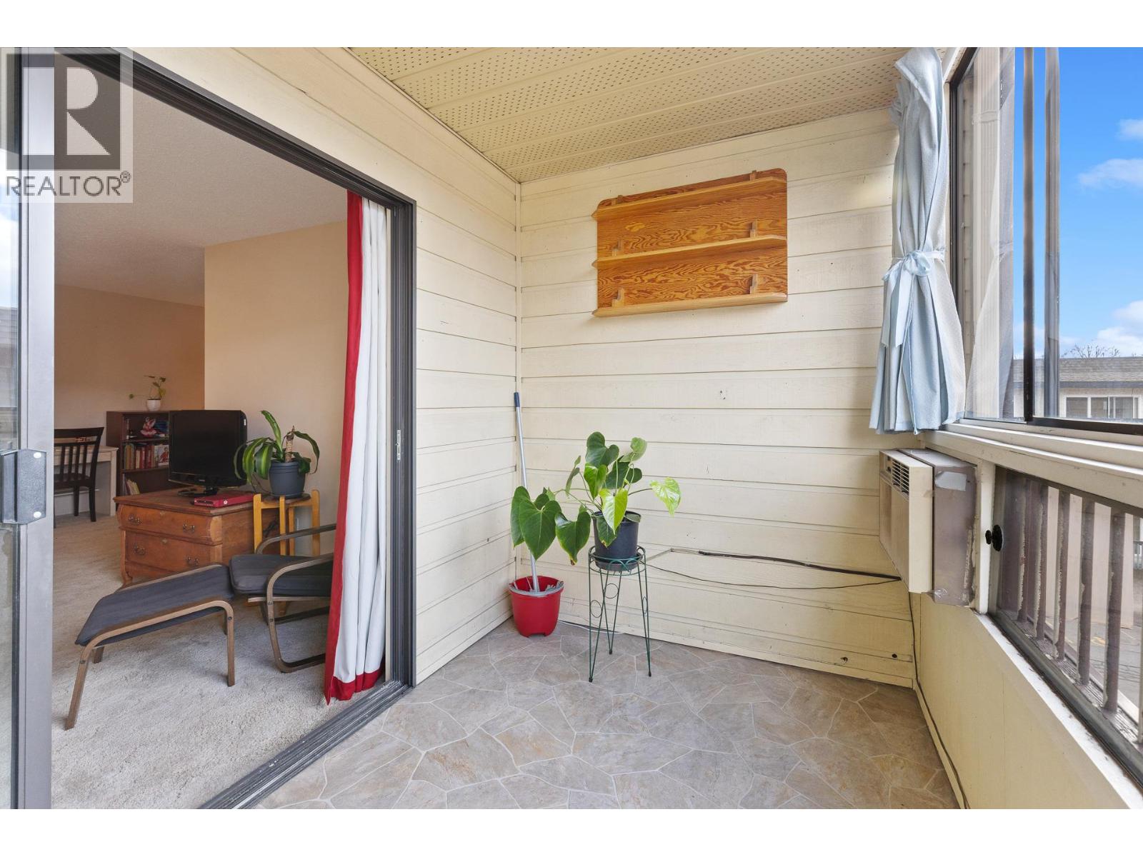 555 Rowcliffe Avenue Unit# 406