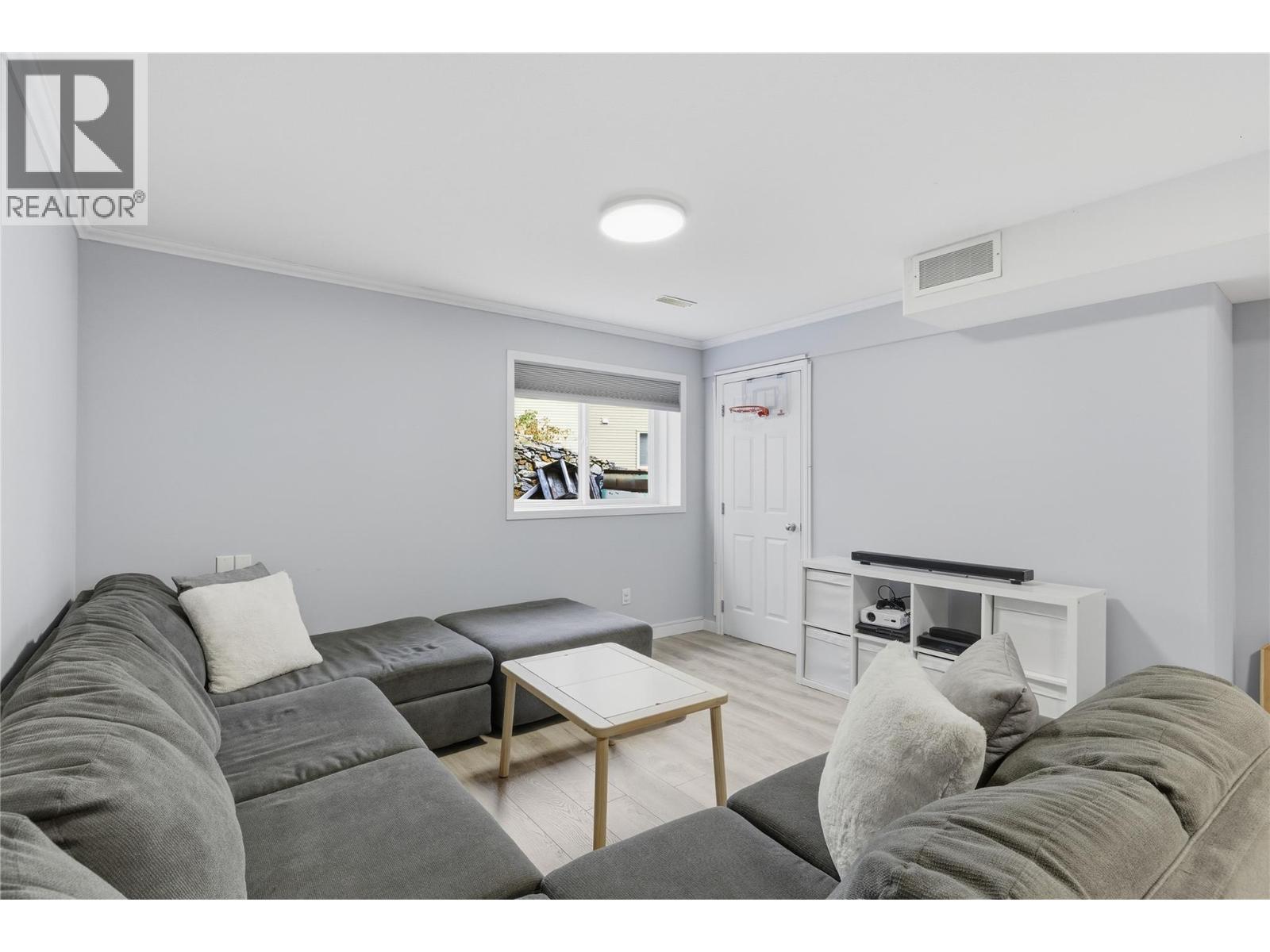 1492 Longley Crescent