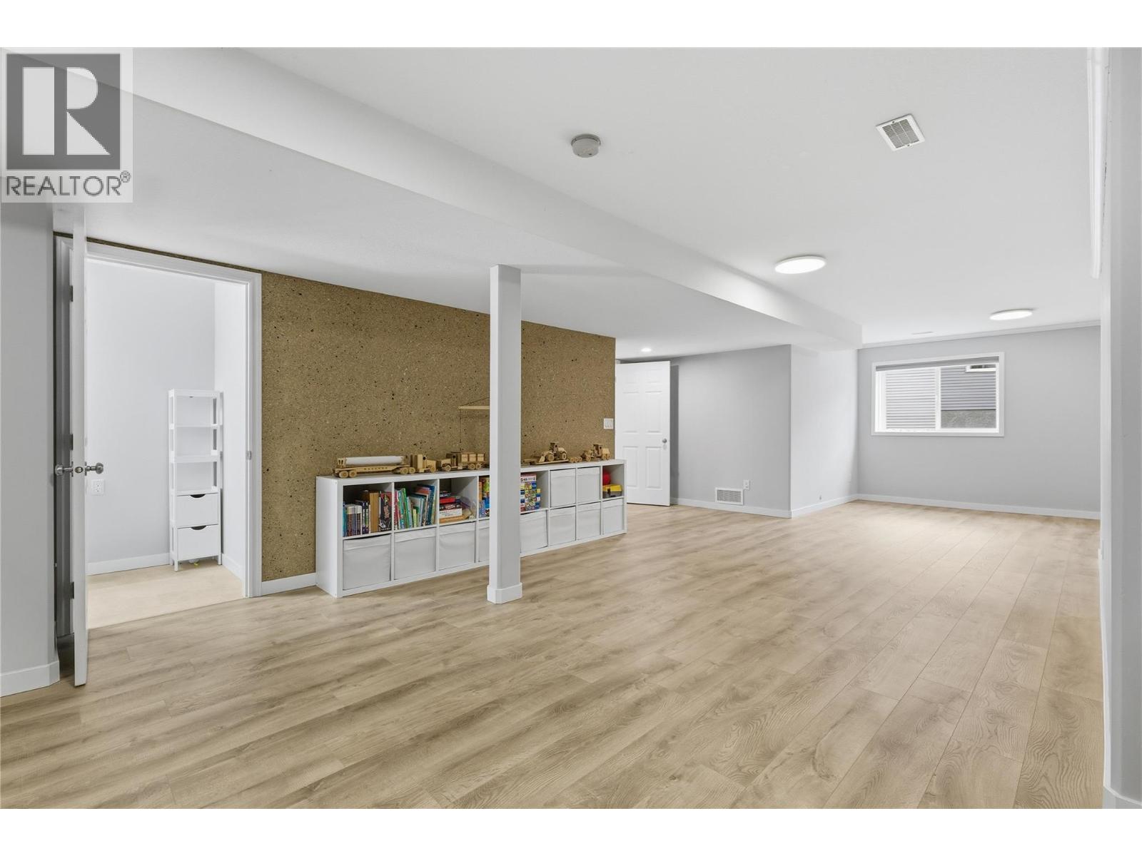 1492 Longley Crescent