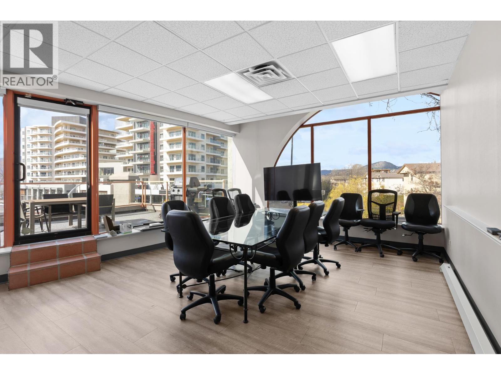 3275 Lakeshore Road Unit# 302